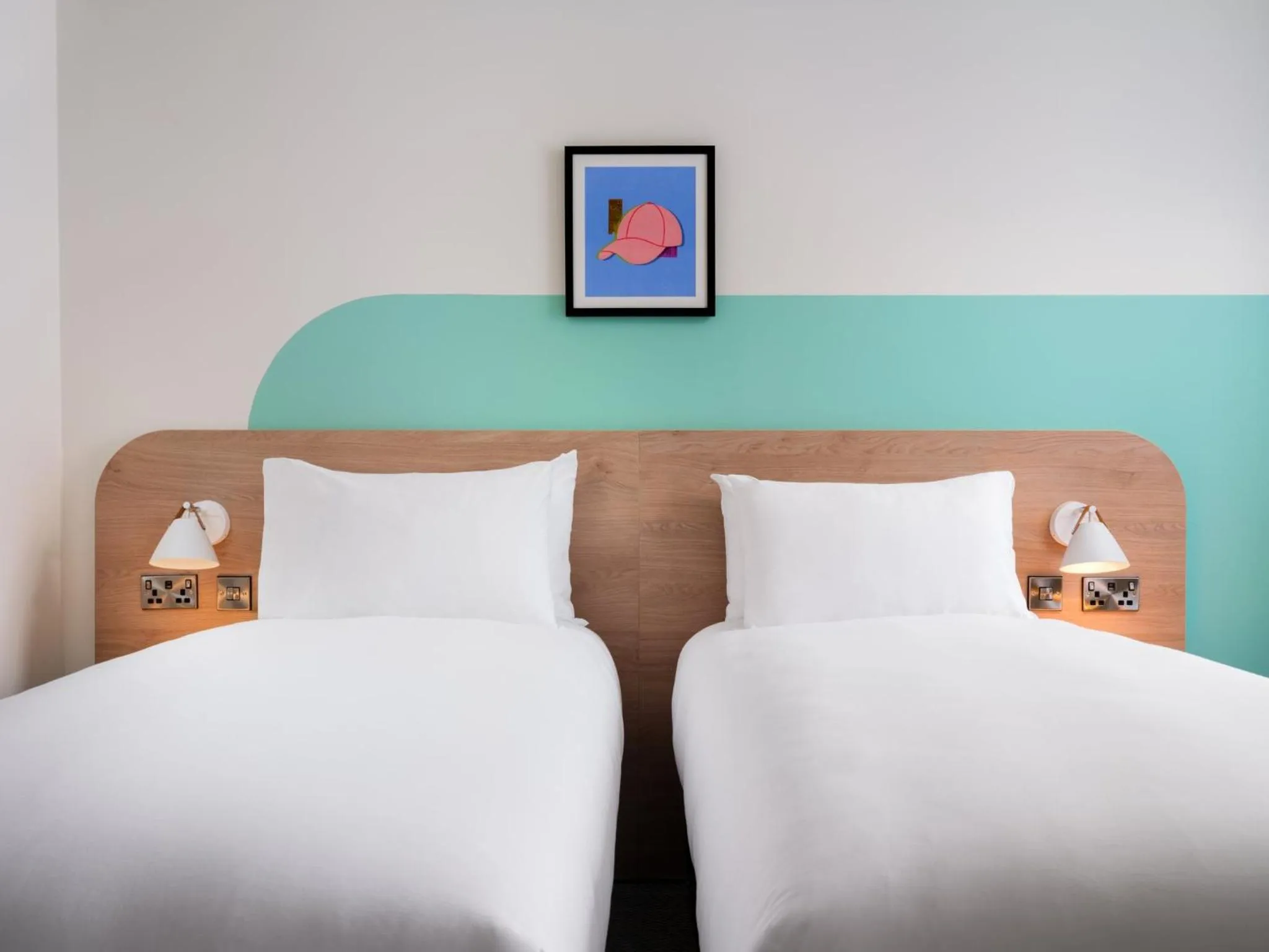 Photo of the whole room, Bed in Garner Hotel Chesterfield North by IHG