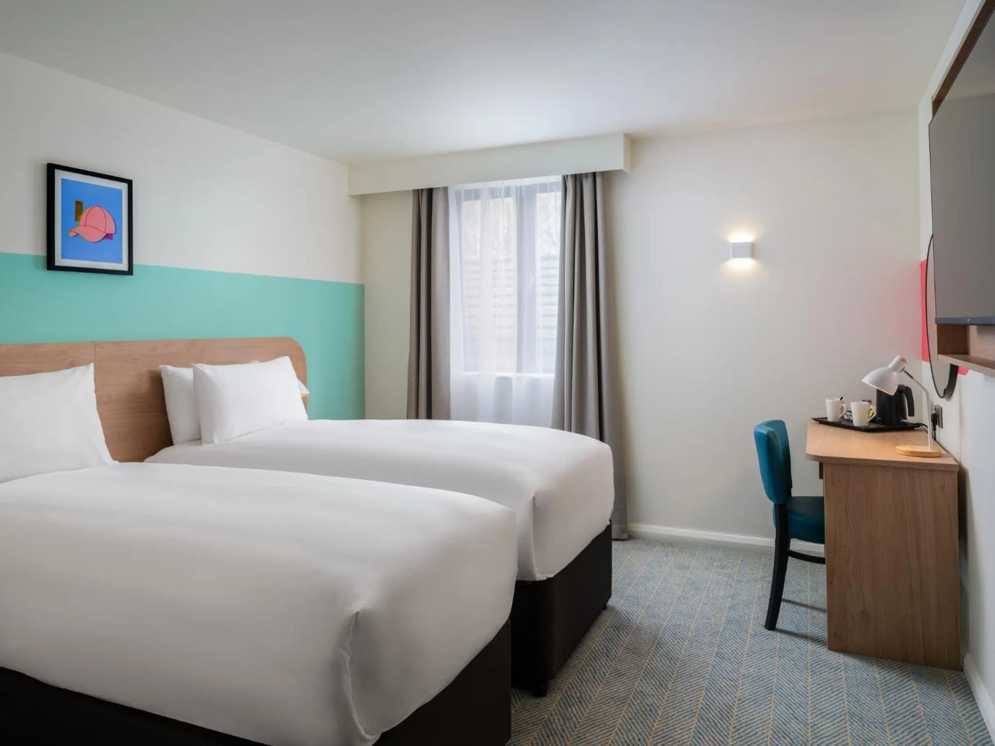 Photo of the whole room, Bed in Garner Hotel Chesterfield North by IHG