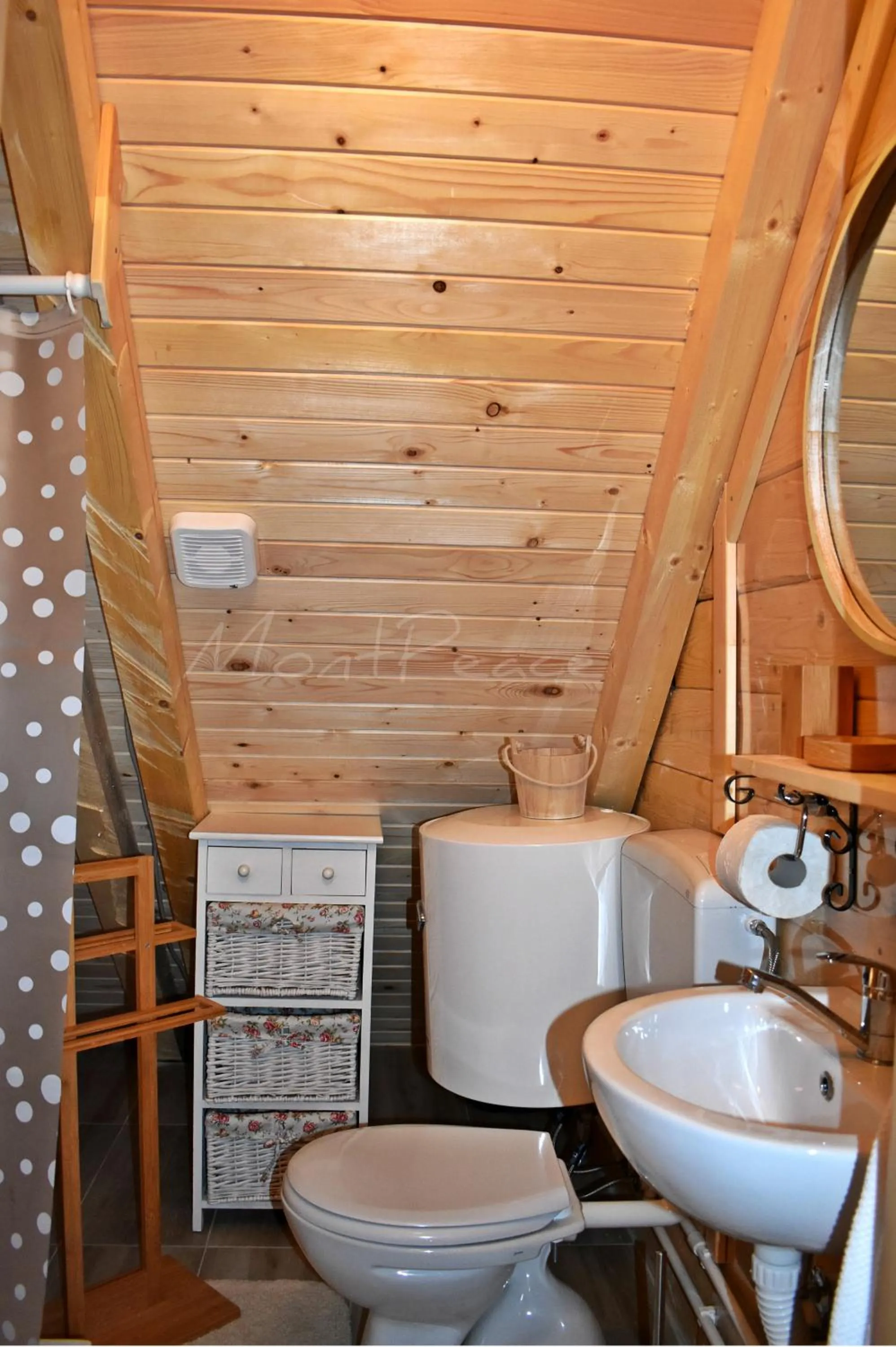 Toilet in Mountain Lodge Mont Peace