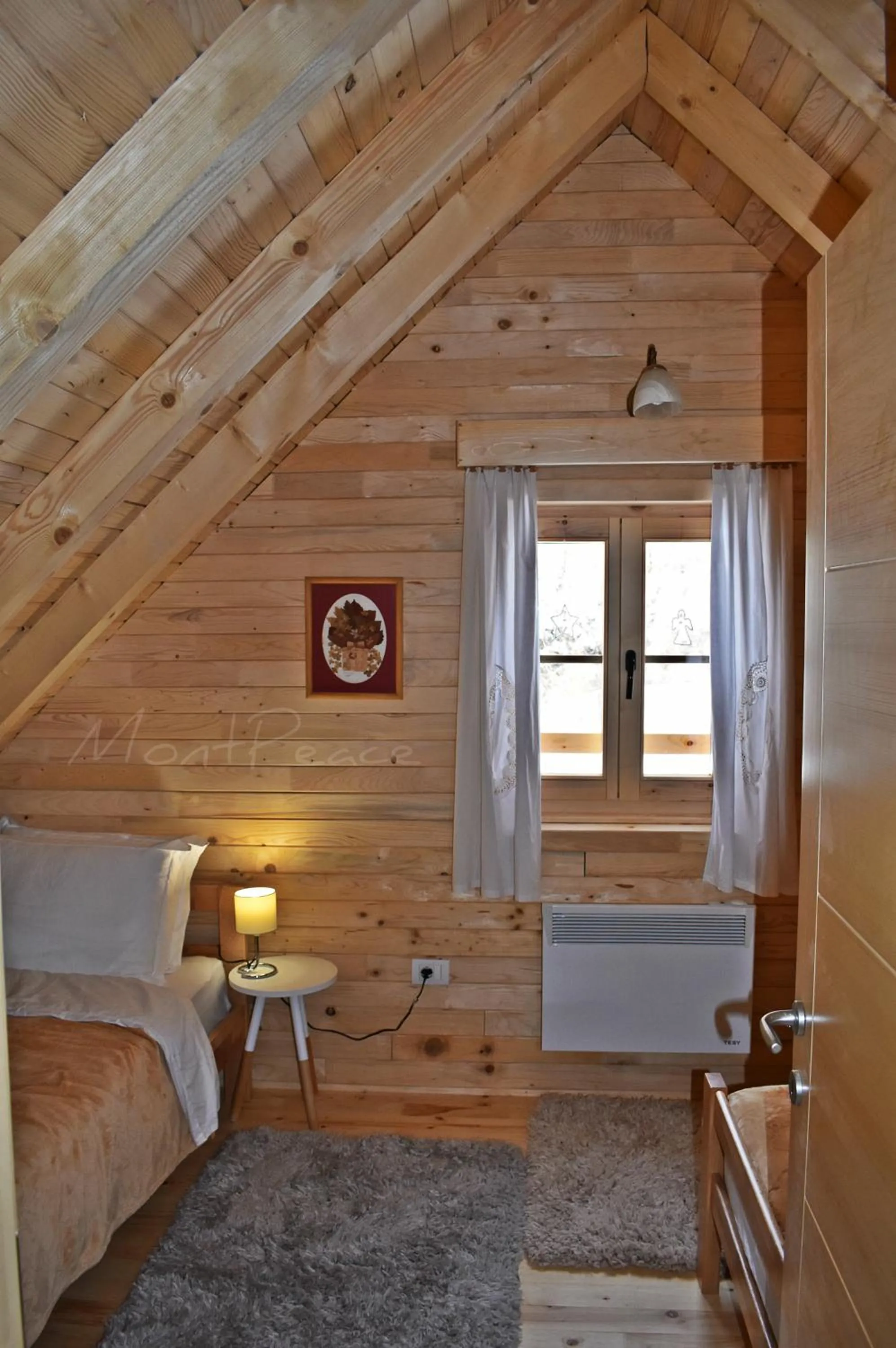 Day, Bed in Mountain Lodge Mont Peace