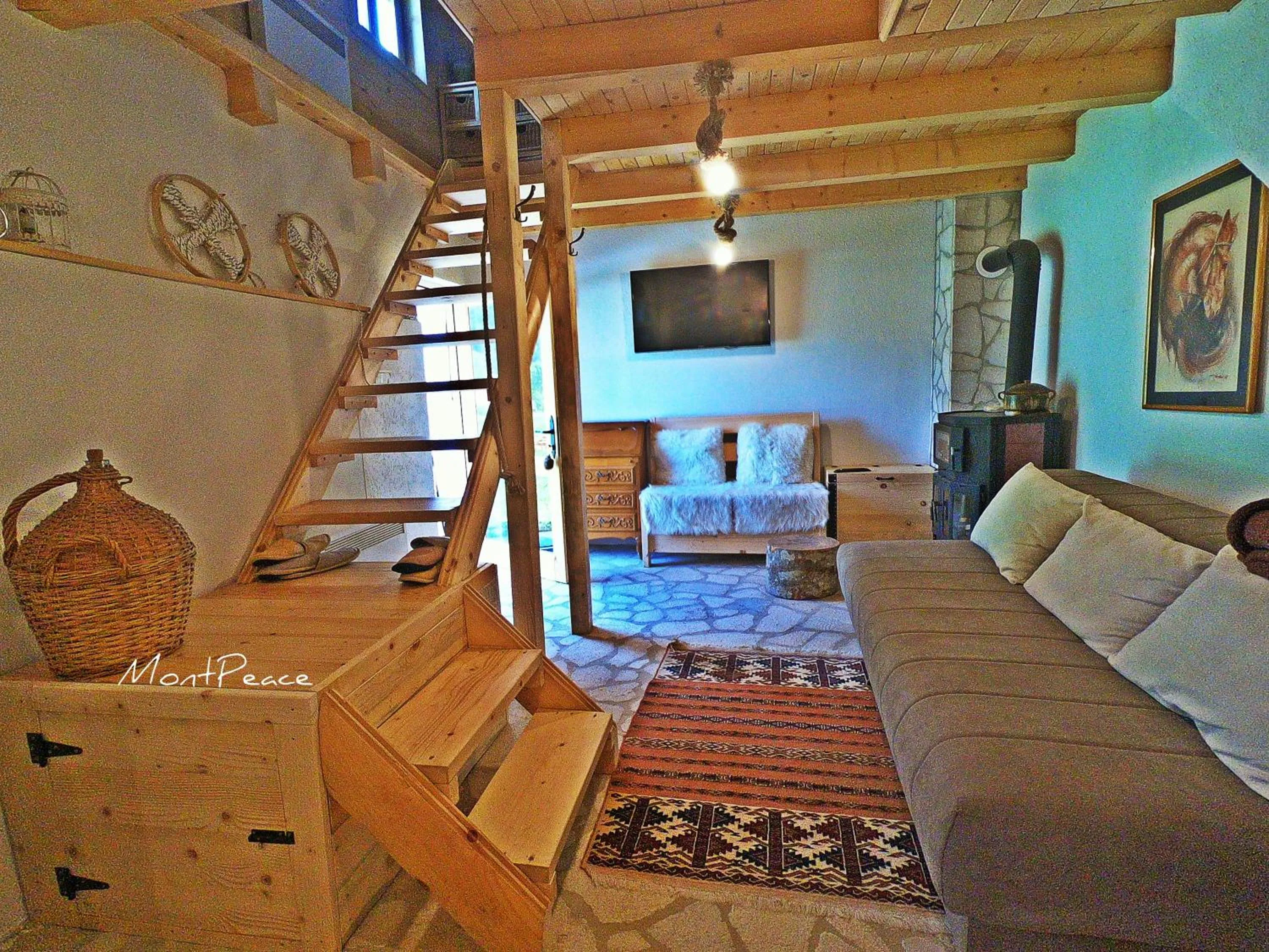 Day in Mountain Lodge Mont Peace