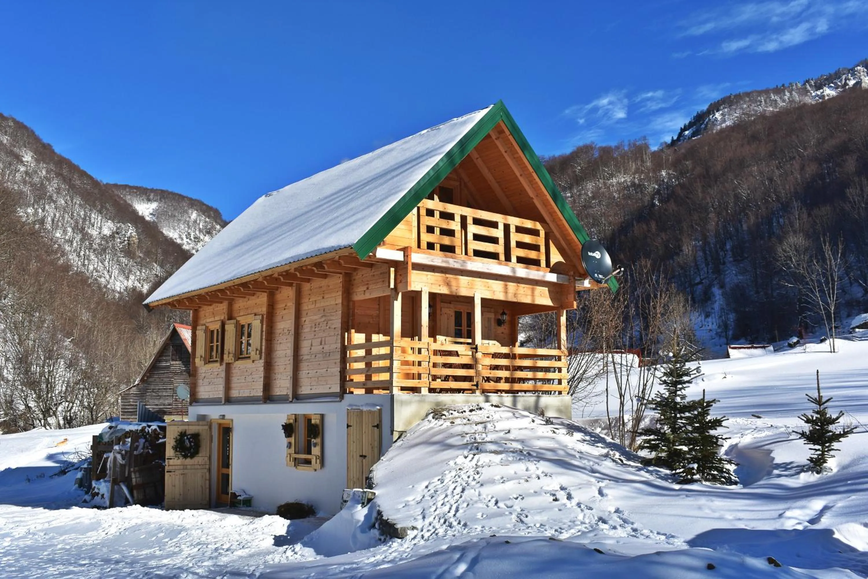 Property building in Mountain Lodge Mont Peace