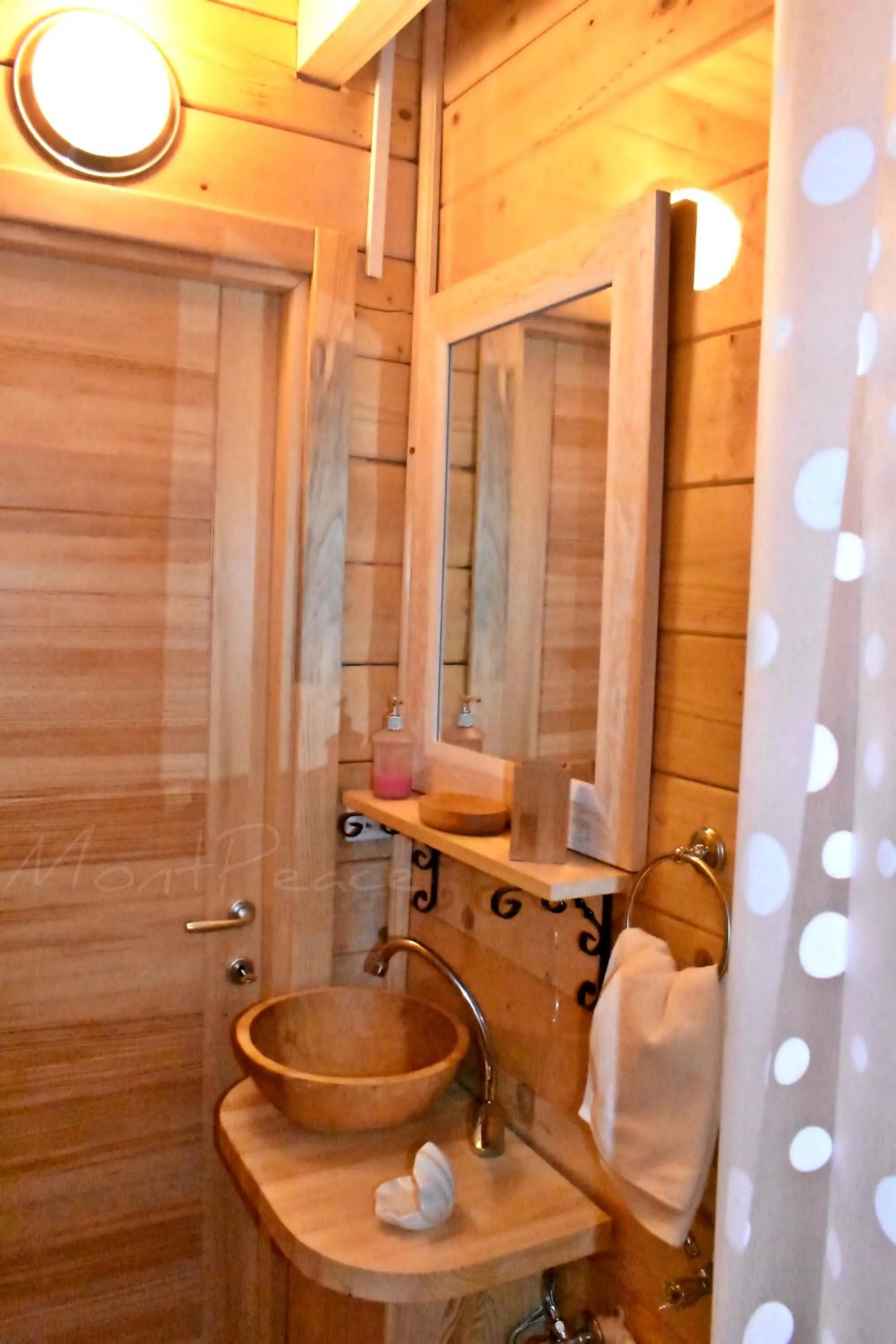 Toilet in Mountain Lodge Mont Peace