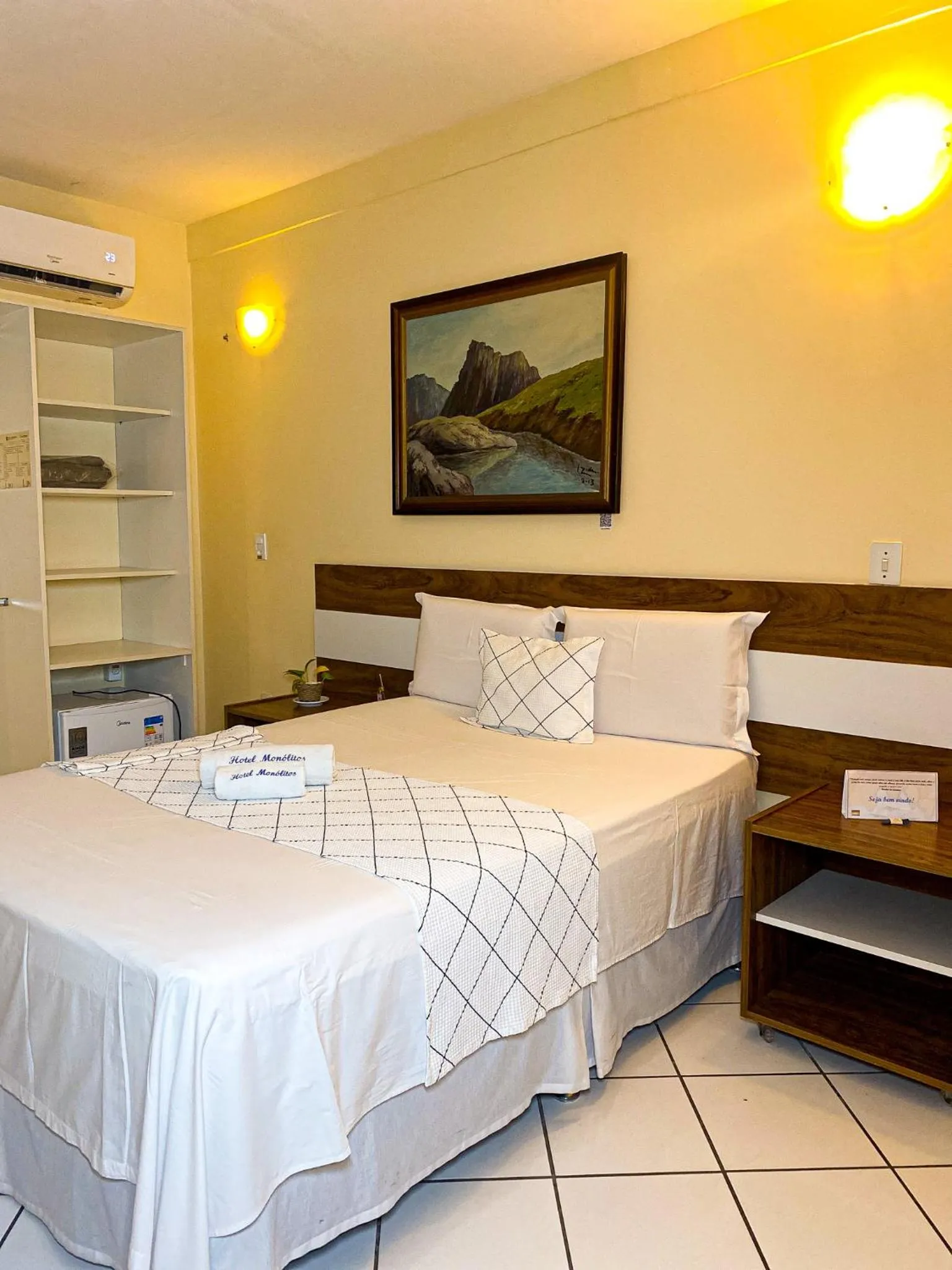 Bedroom, Bed in Hotel Monólitos