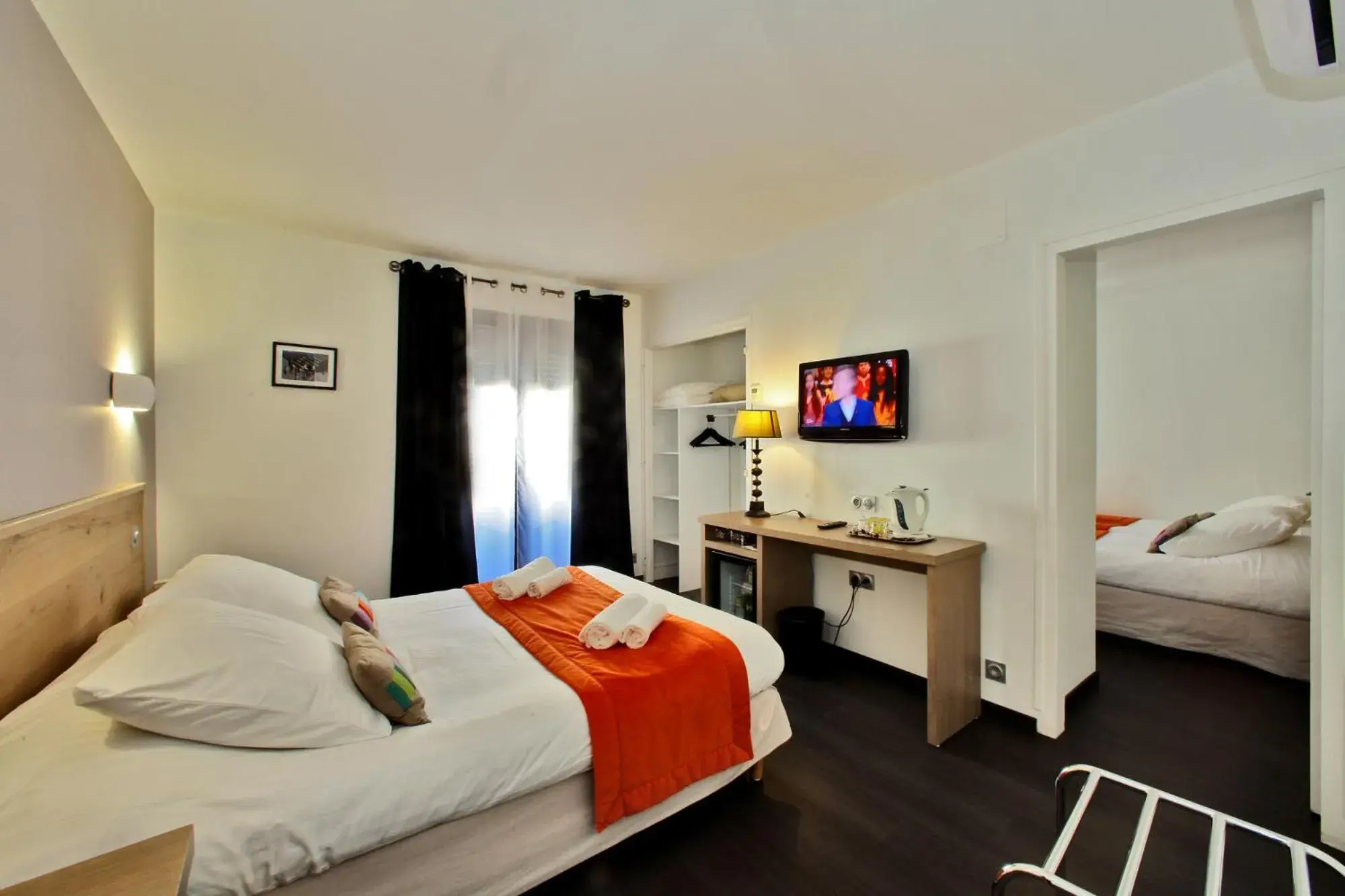 Two-Bedroom Suite in Hotel de Compostelle Two-Bedroom Suite in Hotel de Compostelle