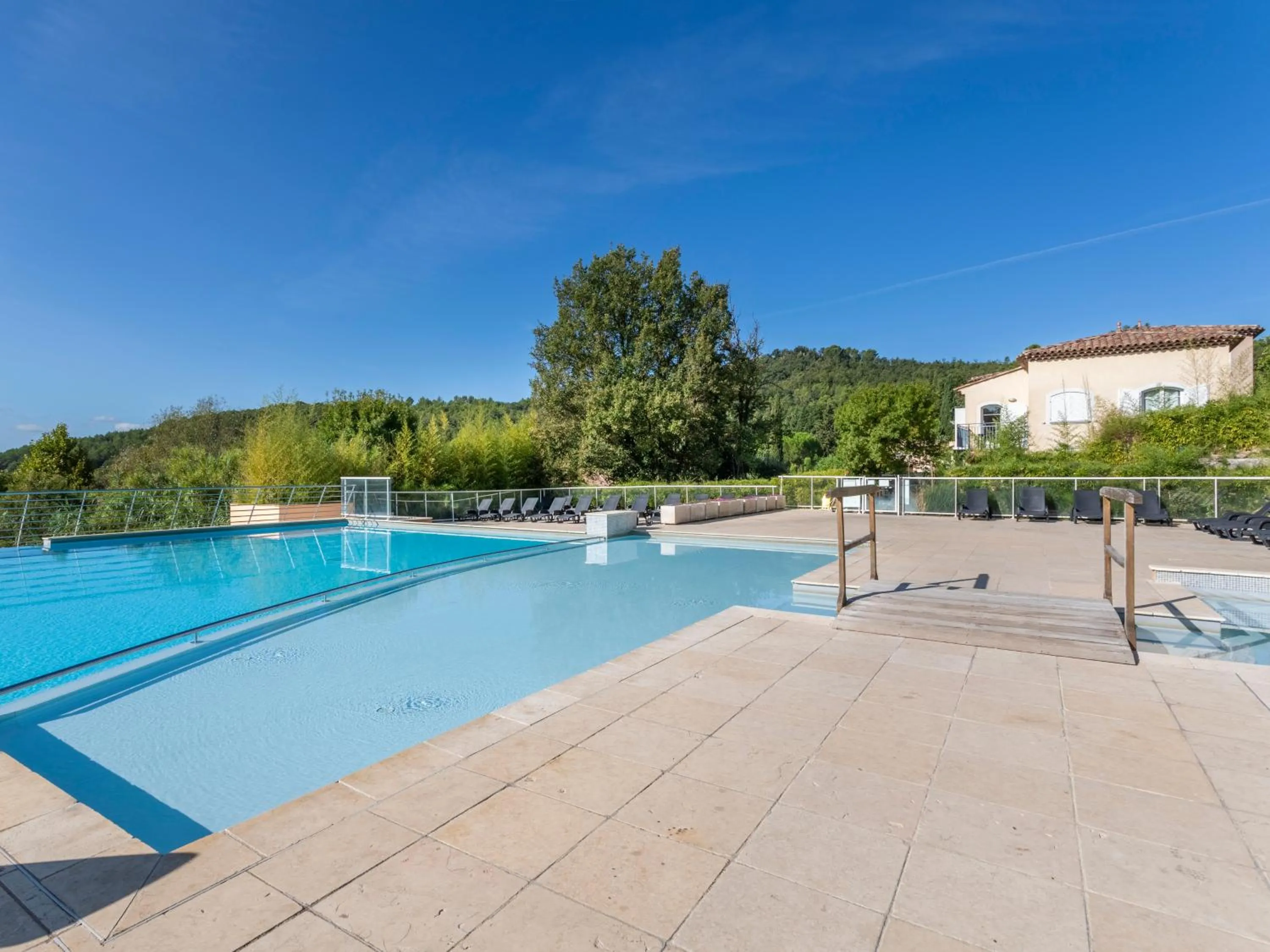 Swimming pool in Vacancéole – Le Domaine de Camiole