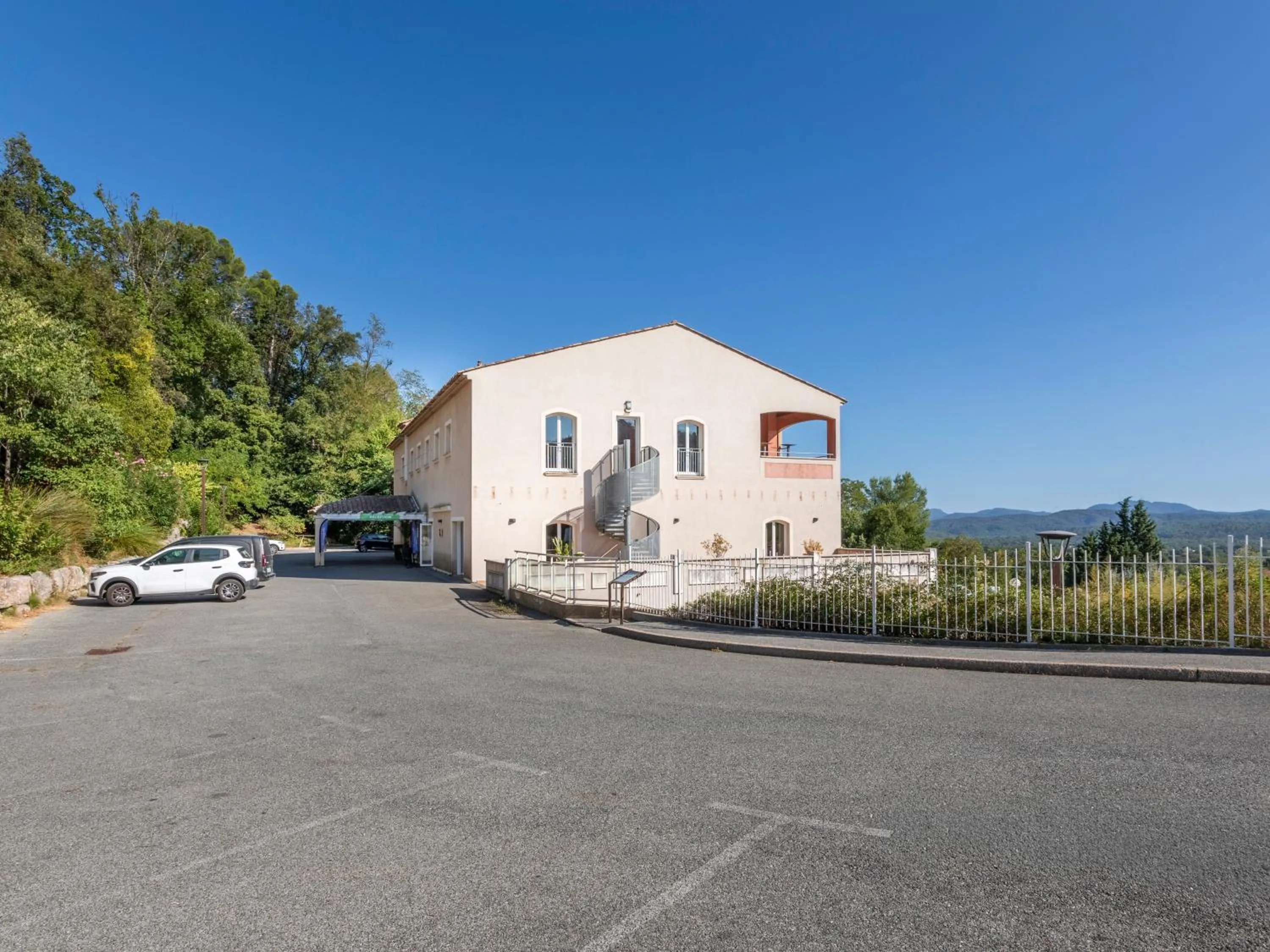 Facade/entrance in Vacancéole – Le Domaine de Camiole