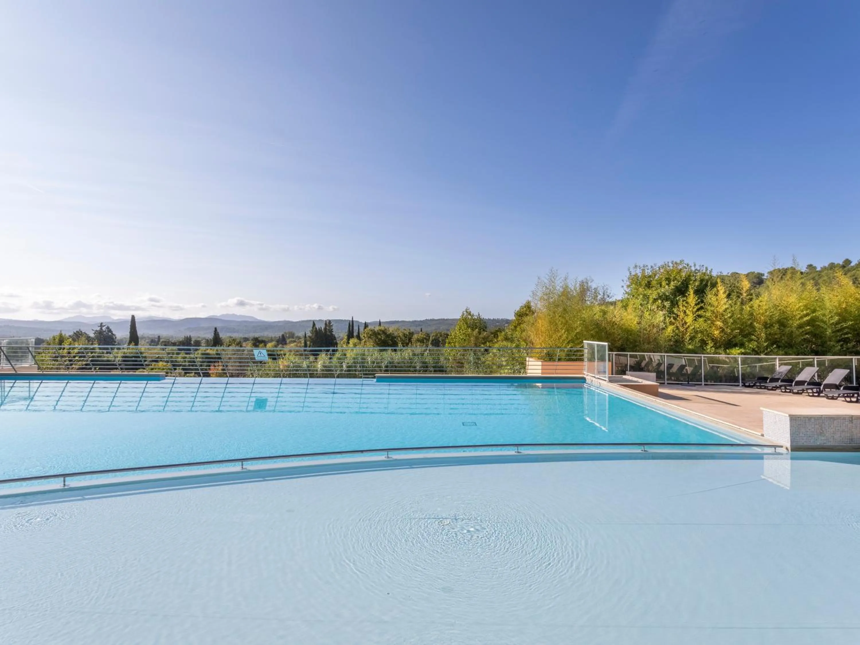 Swimming pool in Vacancéole – Le Domaine de Camiole