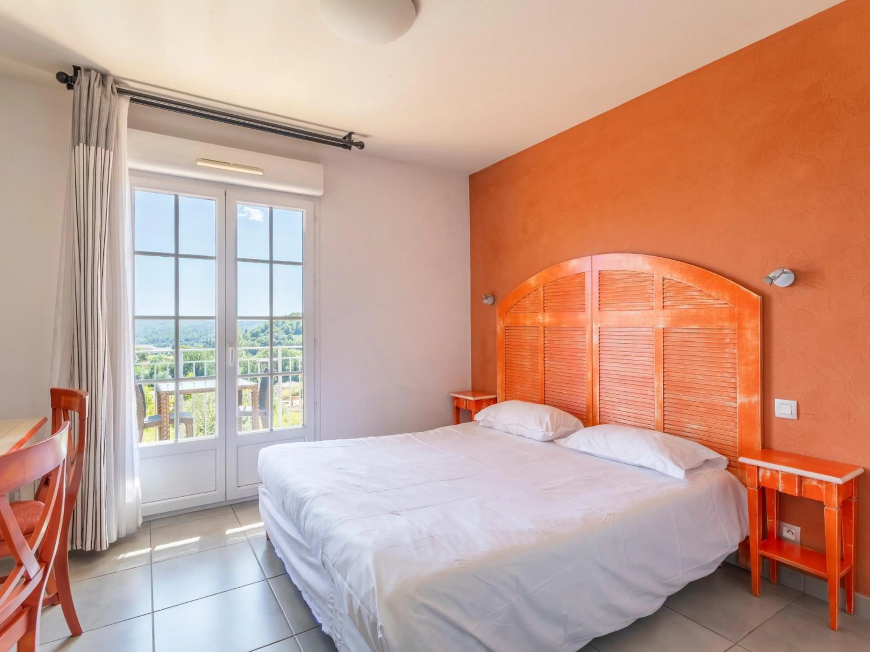 Bedroom, Bed in Vacancéole – Le Domaine de Camiole