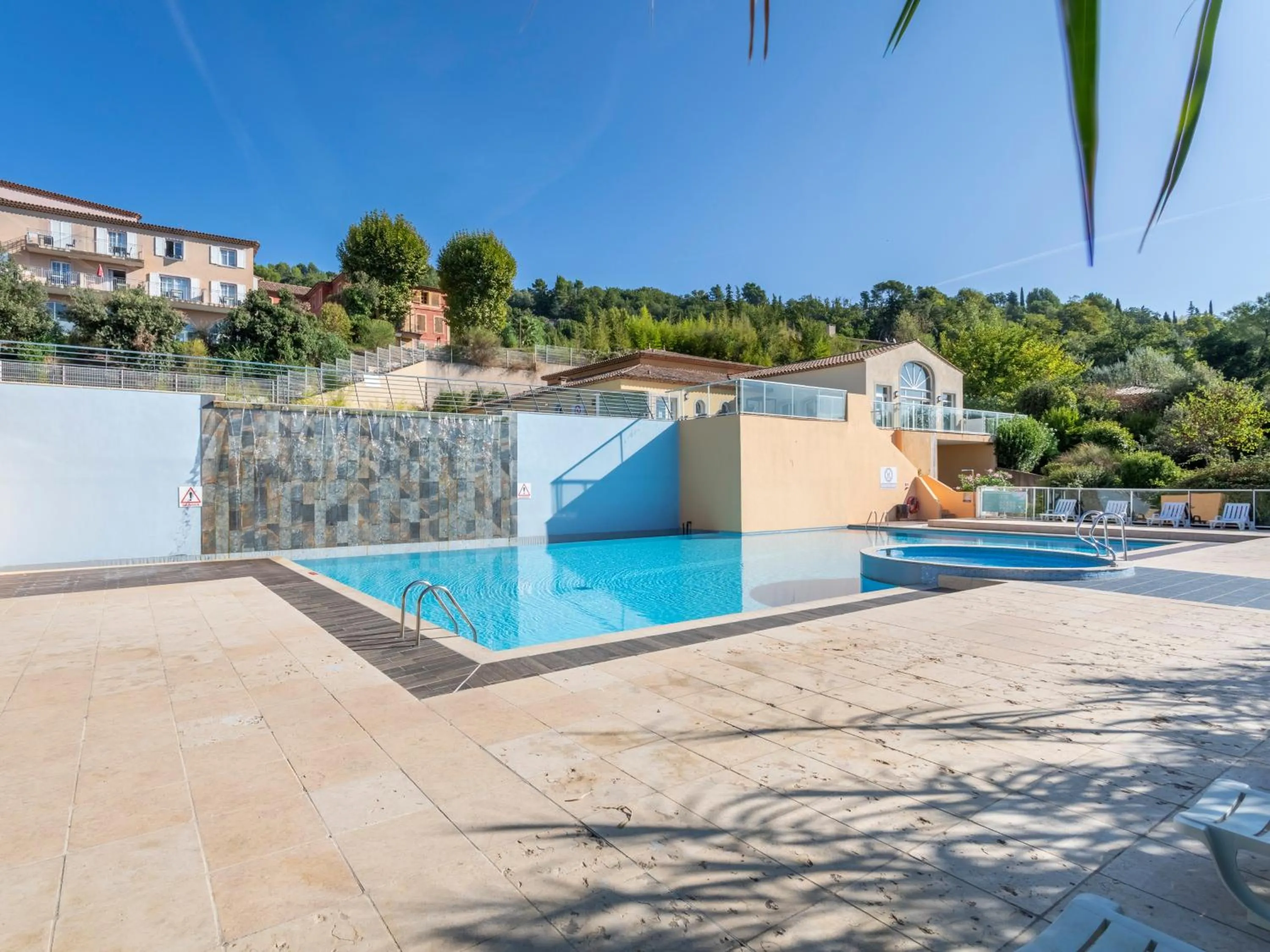 Swimming pool in Vacancéole – Le Domaine de Camiole