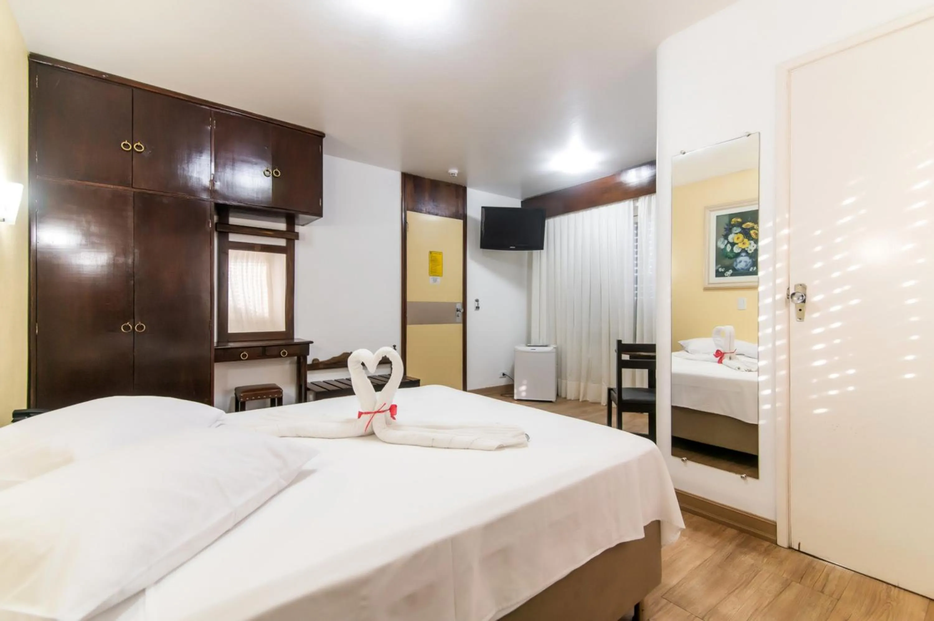 Property building, Bed in Farol Hotel