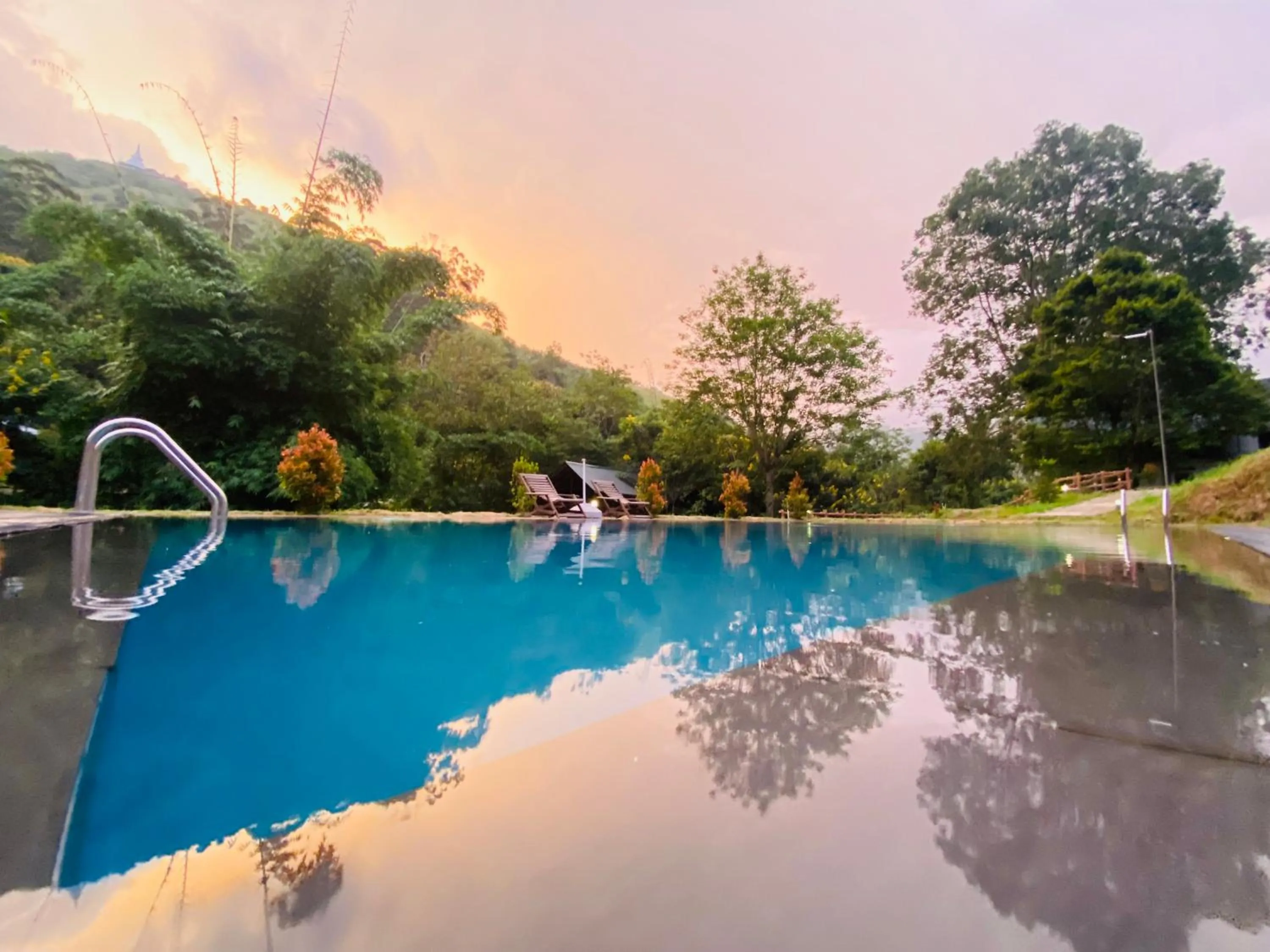 Swimming pool in Aloft Grand Hotel Ella