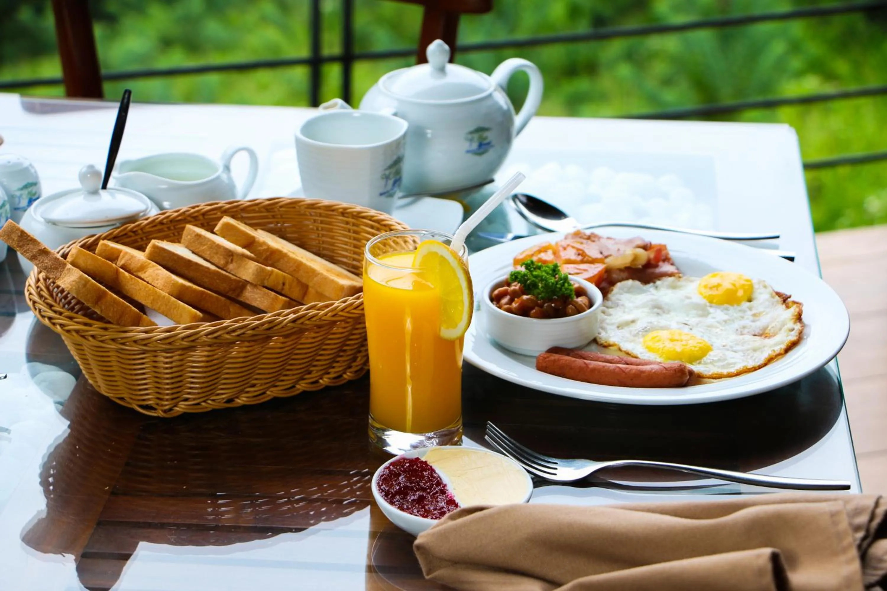 Food and drinks in Aloft Grand Hotel Ella