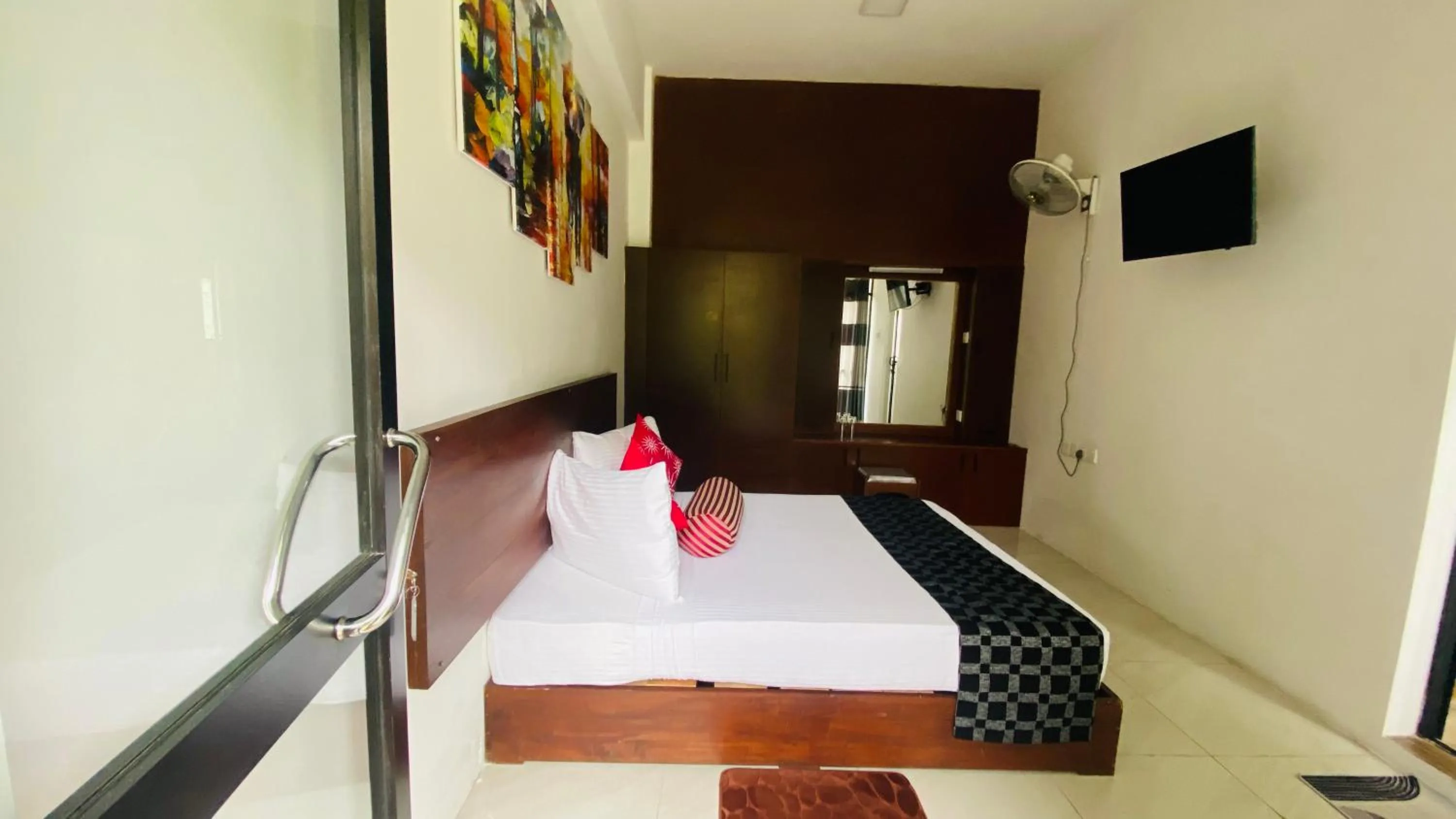 Photo of the whole room, Bed in Aloft Grand Hotel Ella