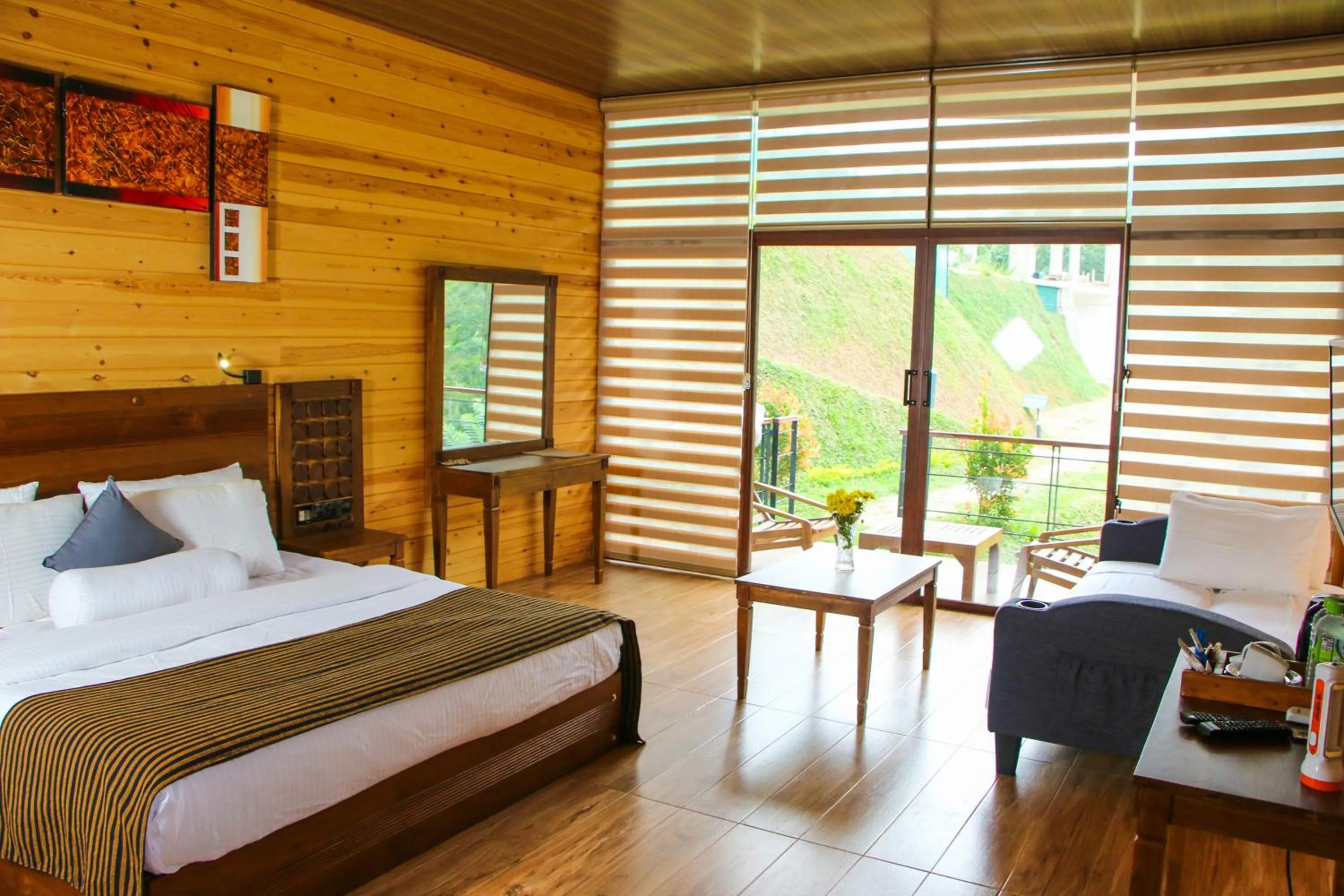 Photo of the whole room, Bed in Aloft Grand Hotel Ella