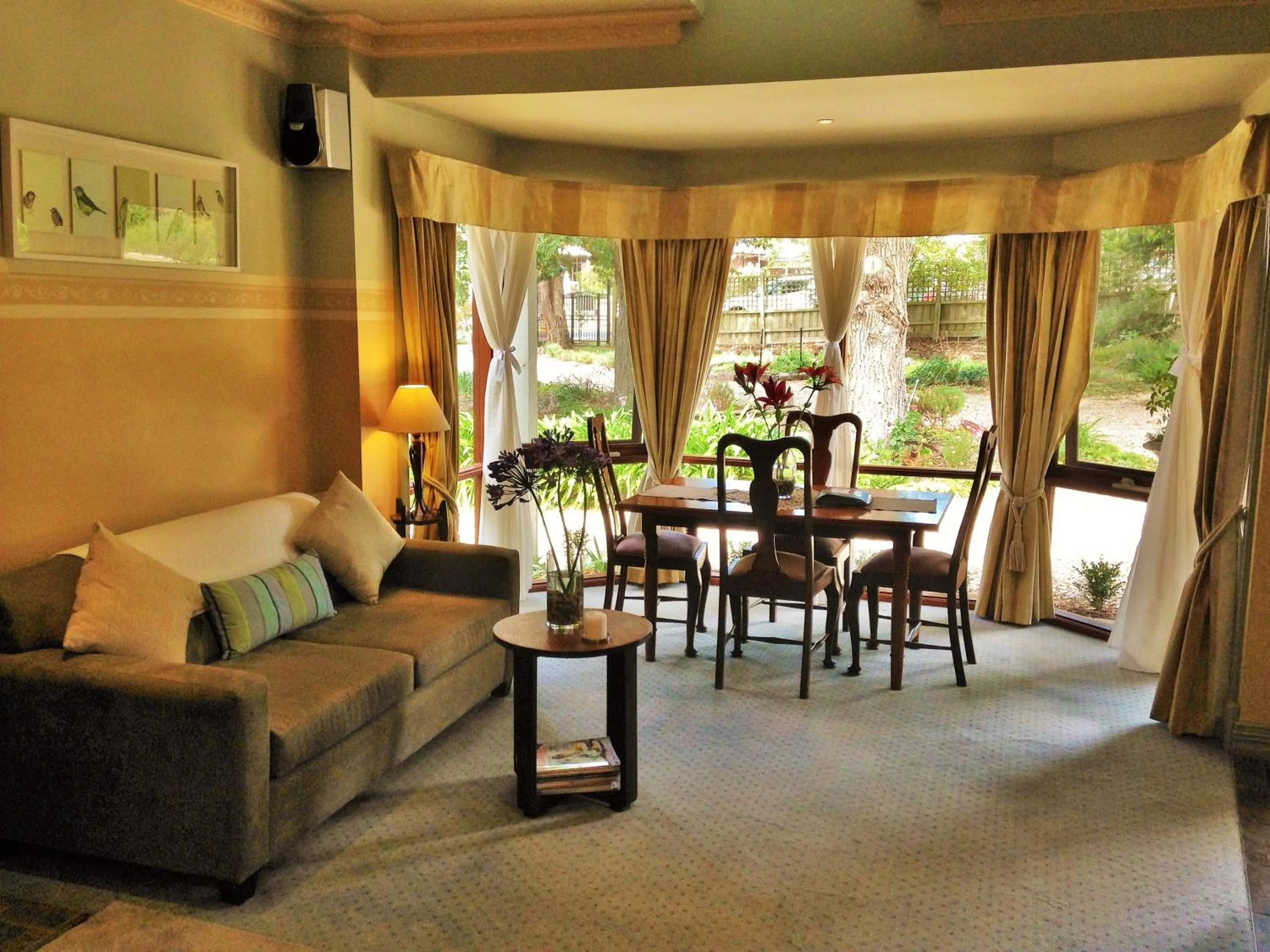 Deluxe Queen Studio  - single occupancy in Bindley House B&B Cottage