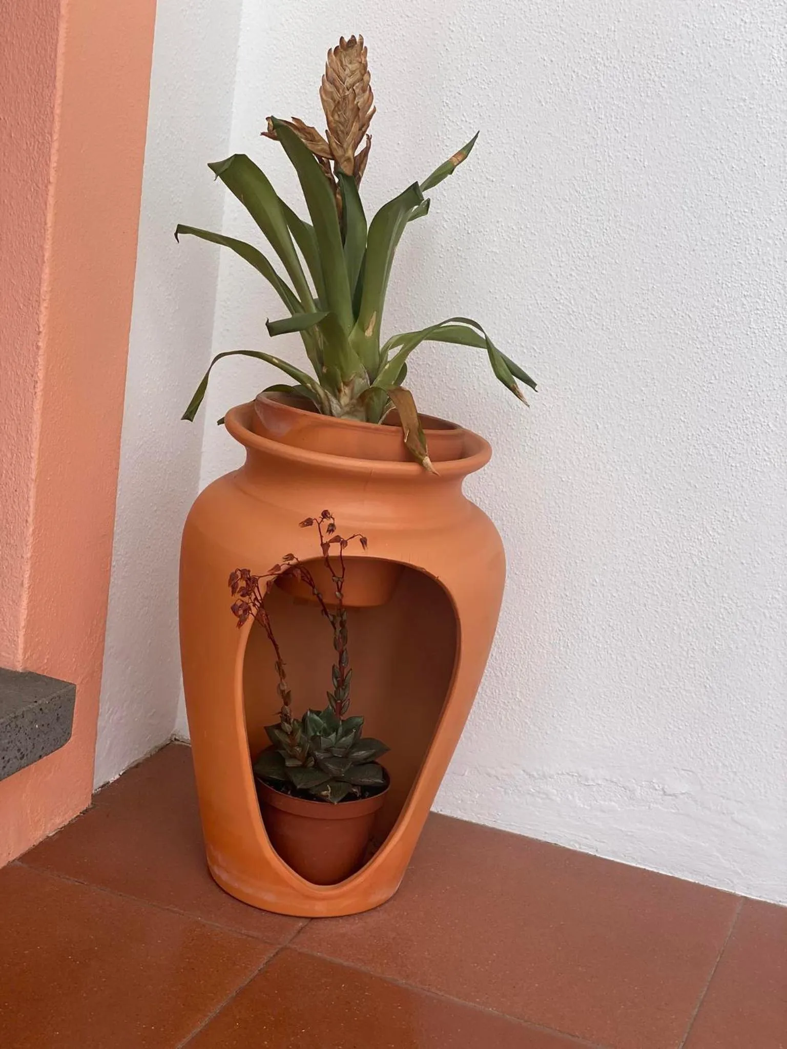 Decorative detail in Apartamentos São João