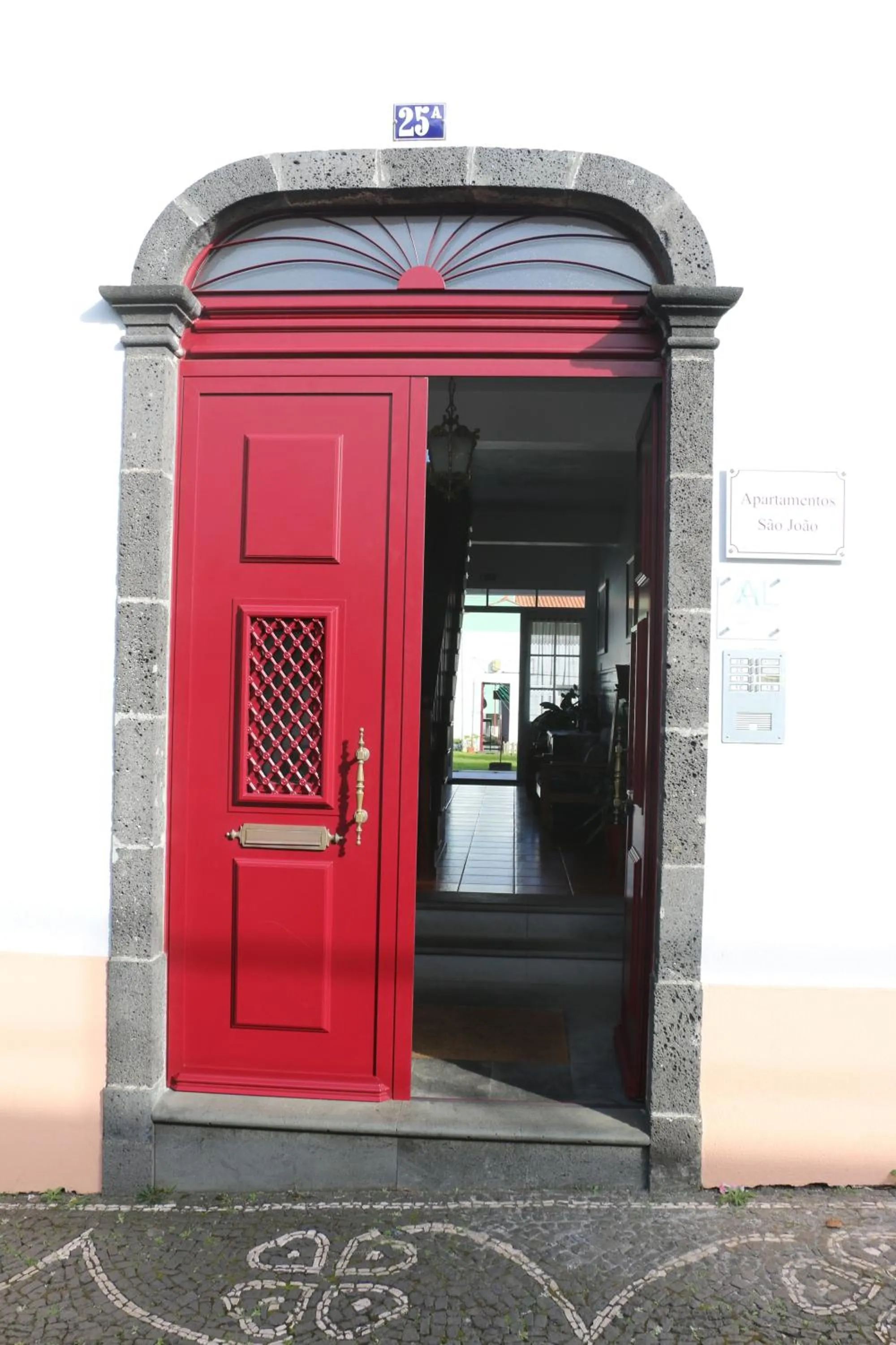 Facade/entrance in Apartamentos São João