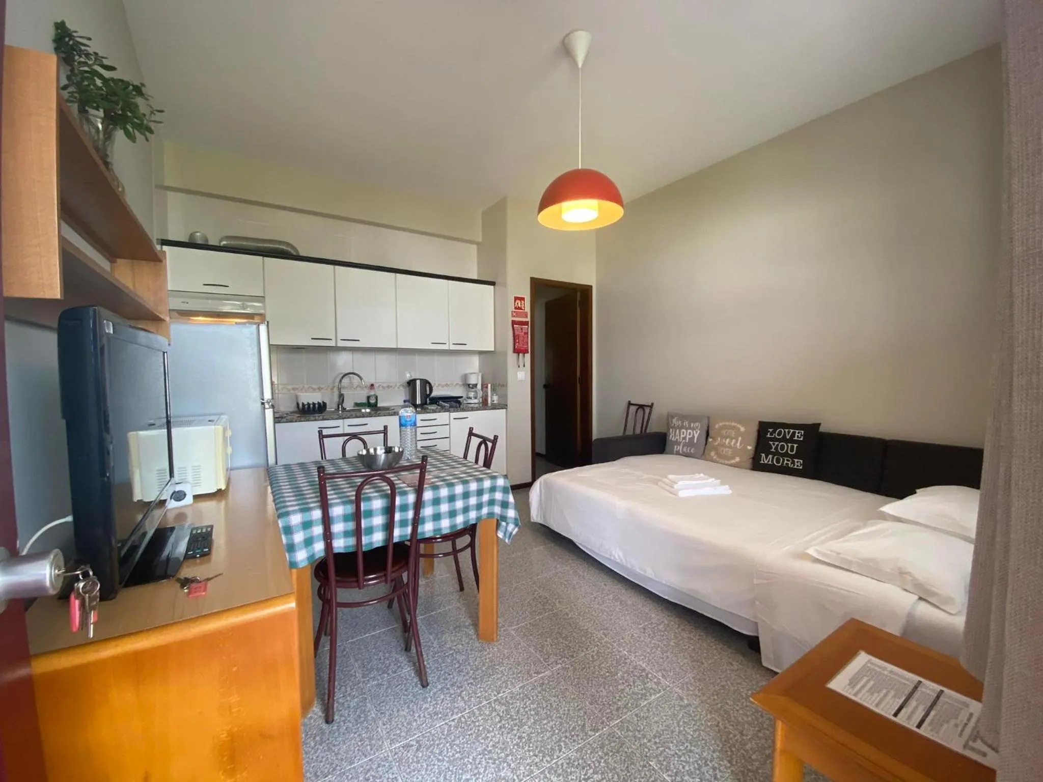 Property building, Bed in Apartamentos São João