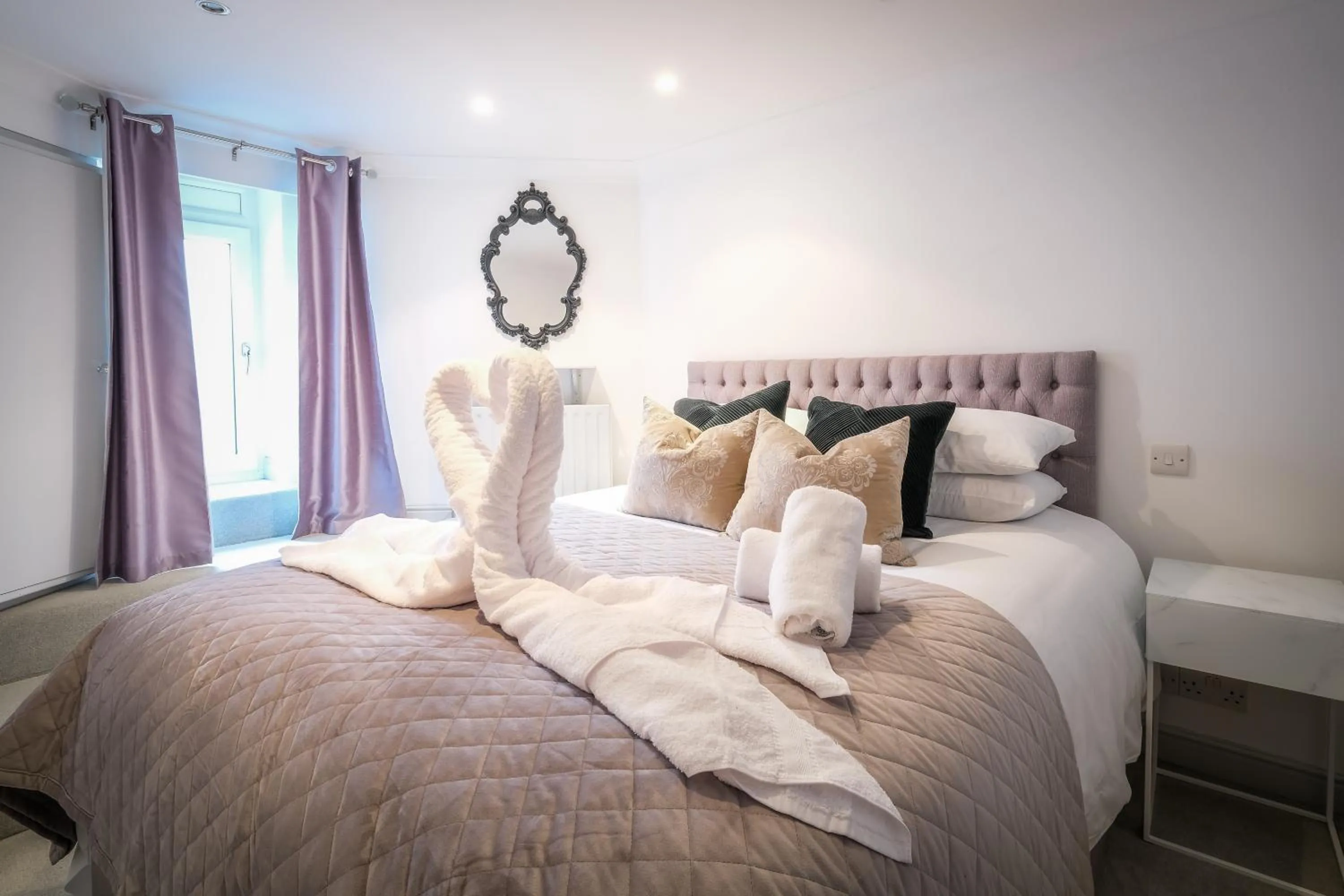 Bed in Glen Wynne Windermere - FREE off-site Health Club access with Pool, Sauna, Steam Room & Gym Short 5 Minute Drive Away