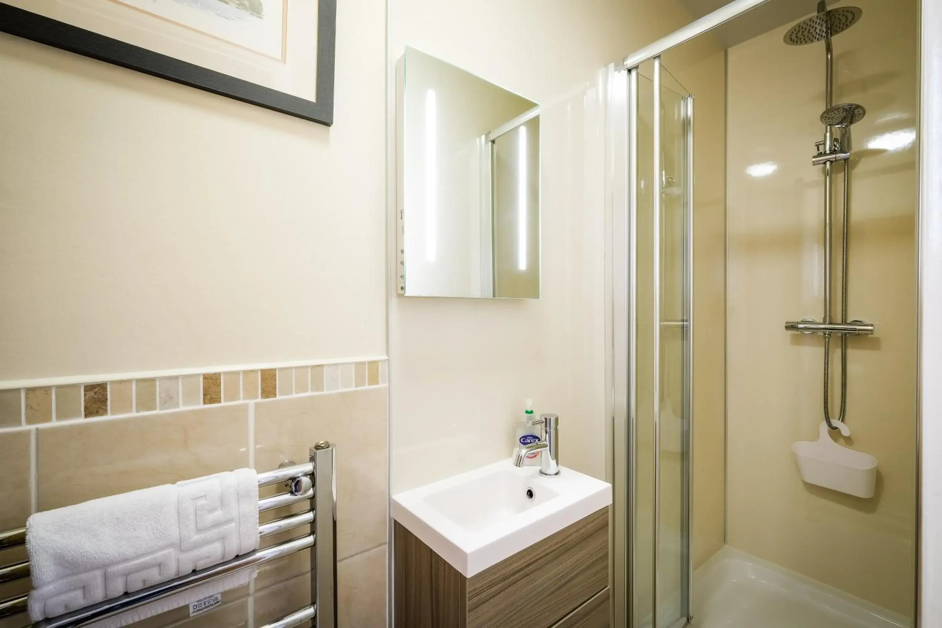 King Room in Glen Wynne Windermere - FREE off-site Health Club access with Pool, Sauna, Steam Room & Gym Short 5 Minute Drive Away King Room in Glen Wynne Windermere - FREE off-site Health Club access with Pool, Sauna, Steam Room & Gym Short 5 Minute Drive Away