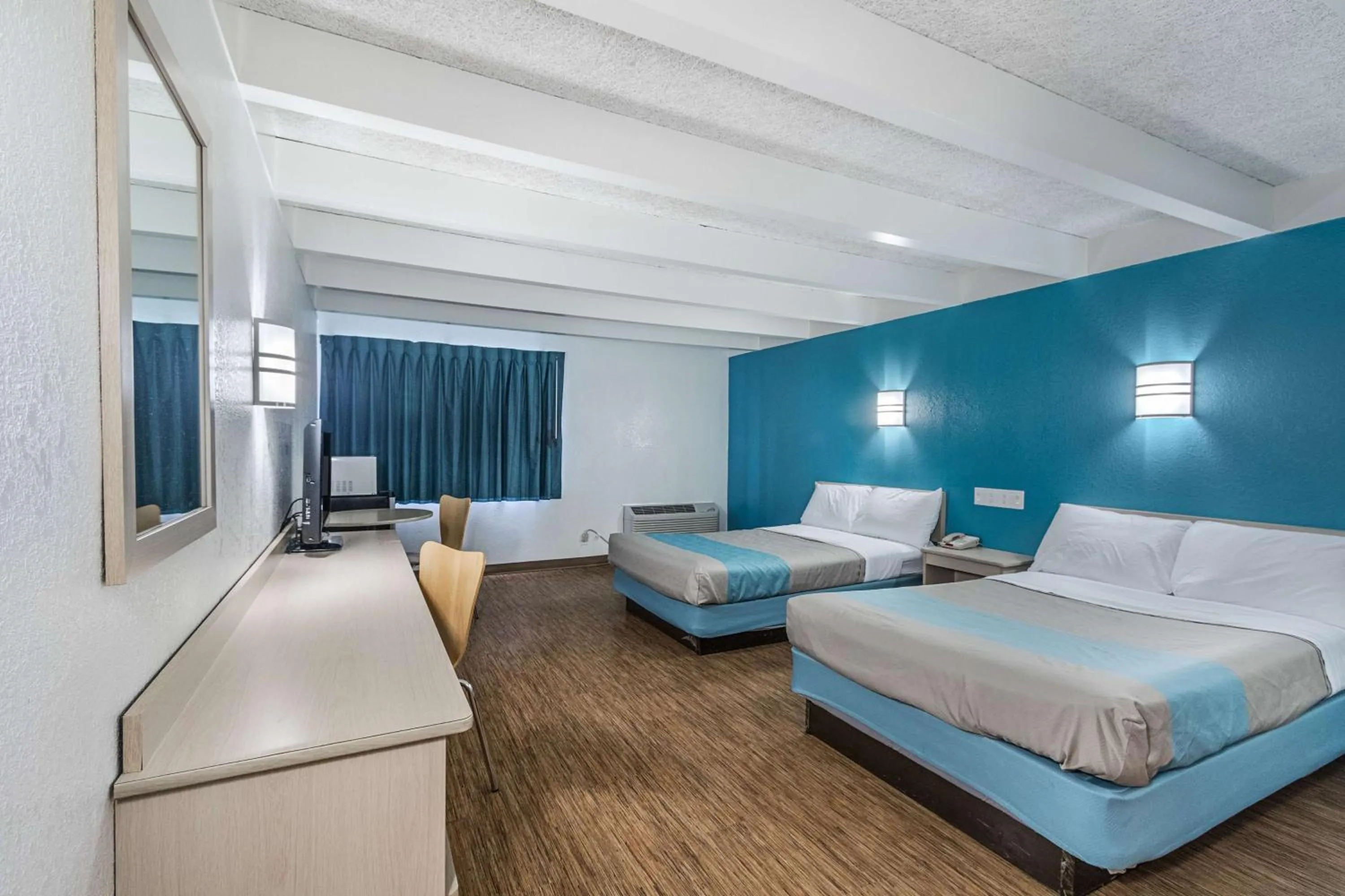 TV and multimedia, Bed in Motel 6-Kokomo, IN