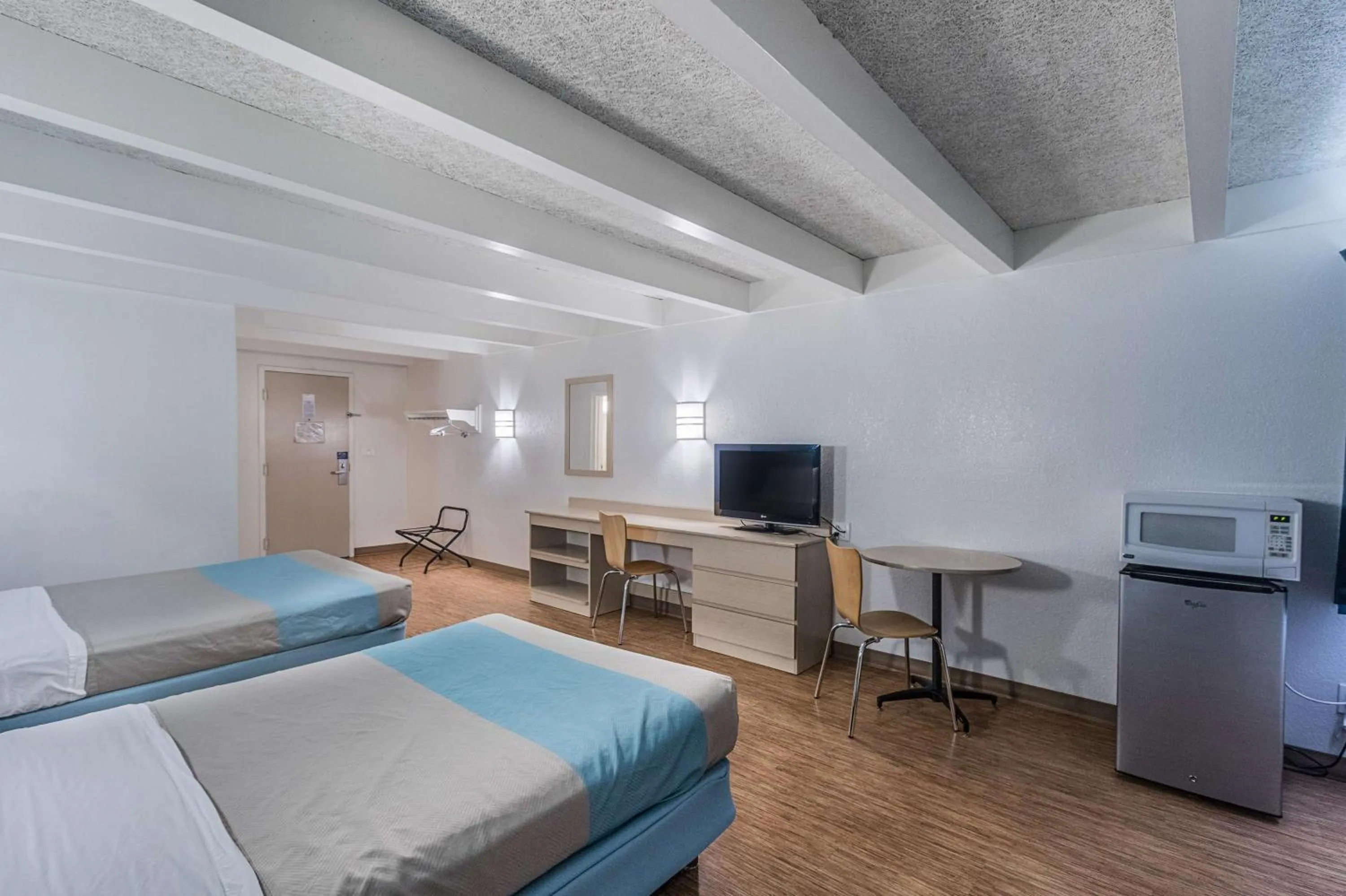 TV and multimedia, Bed in Motel 6-Kokomo, IN