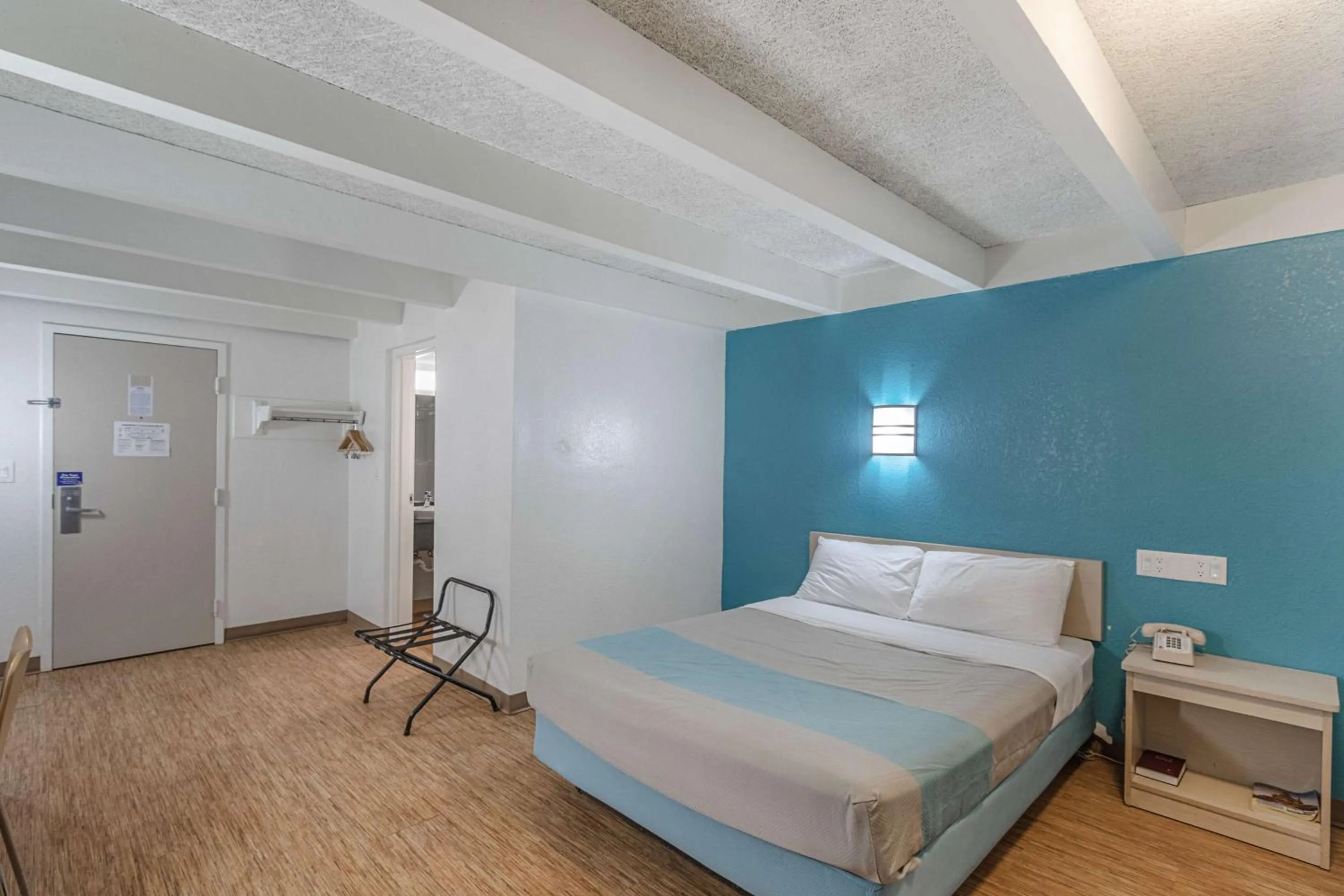 Bedroom, Bed in Motel 6-Kokomo, IN