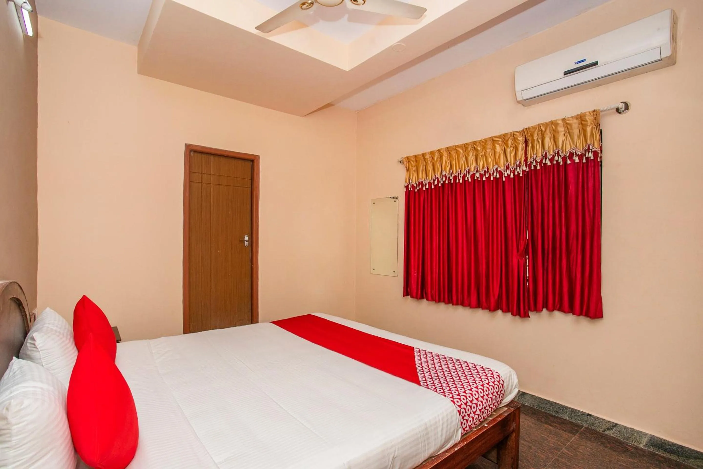 Bedroom, Bed in Hotel O Royal Residency Near Hare Krishna Hill