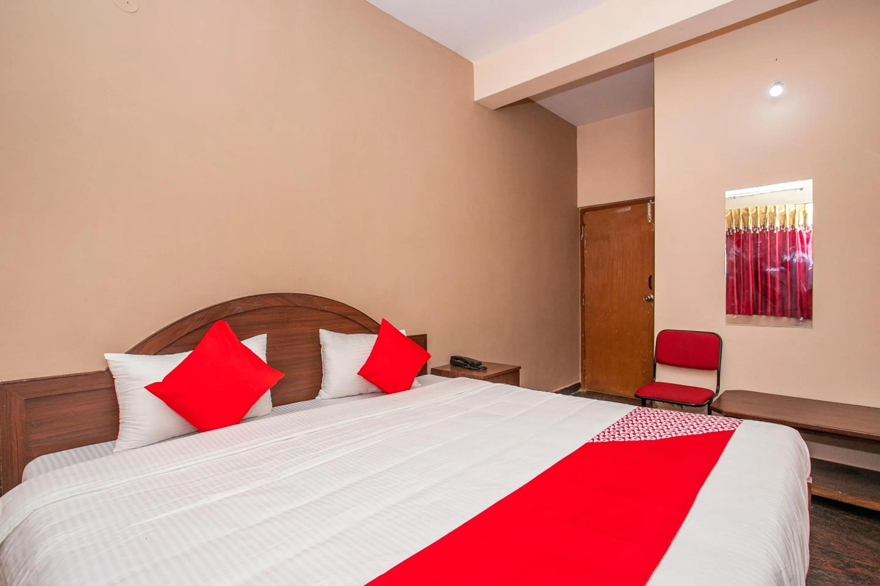 Bedroom, Bed in Hotel O Royal Residency Near Hare Krishna Hill