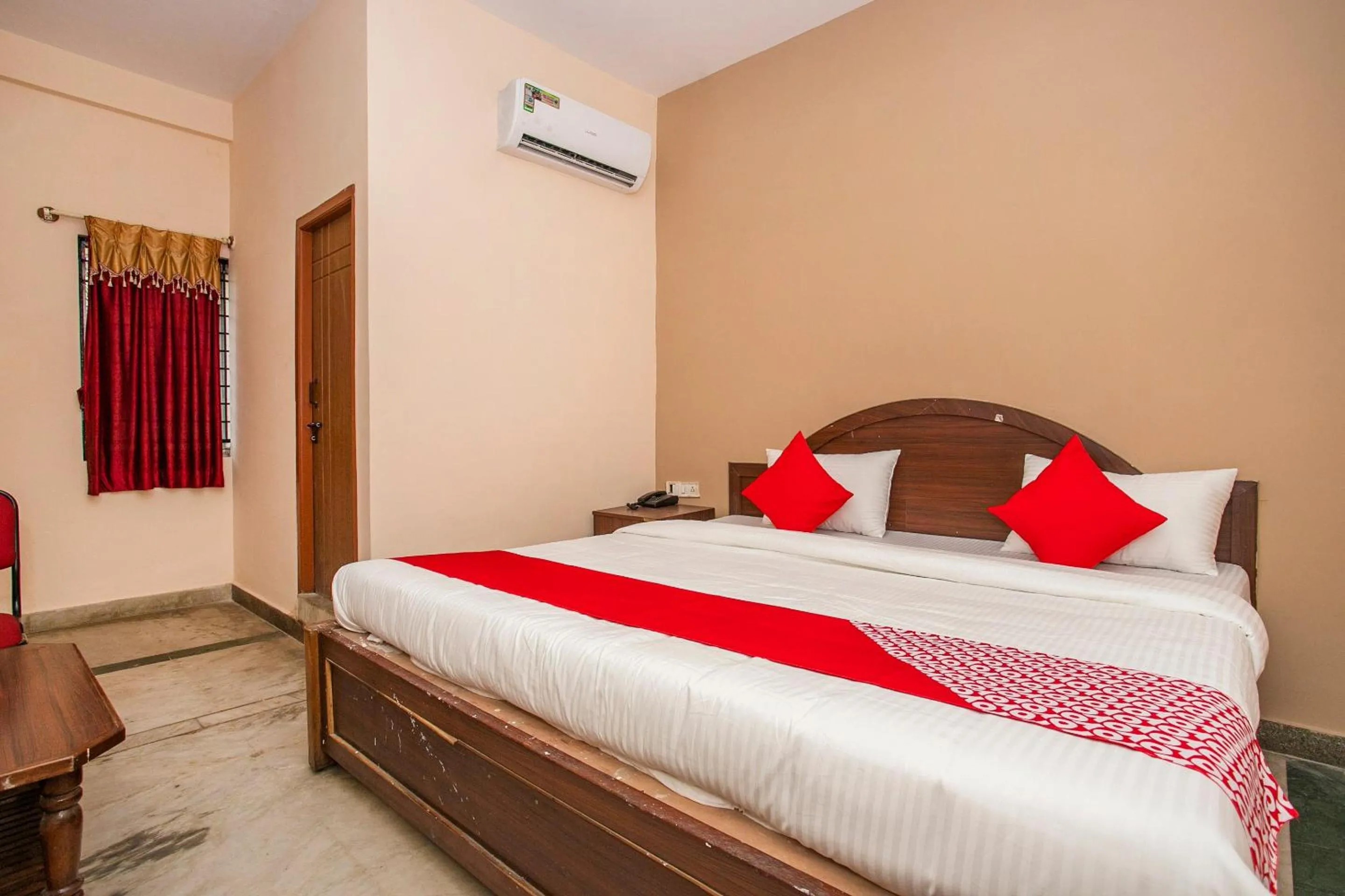 Bedroom, Bed in Hotel O Royal Residency Near Hare Krishna Hill