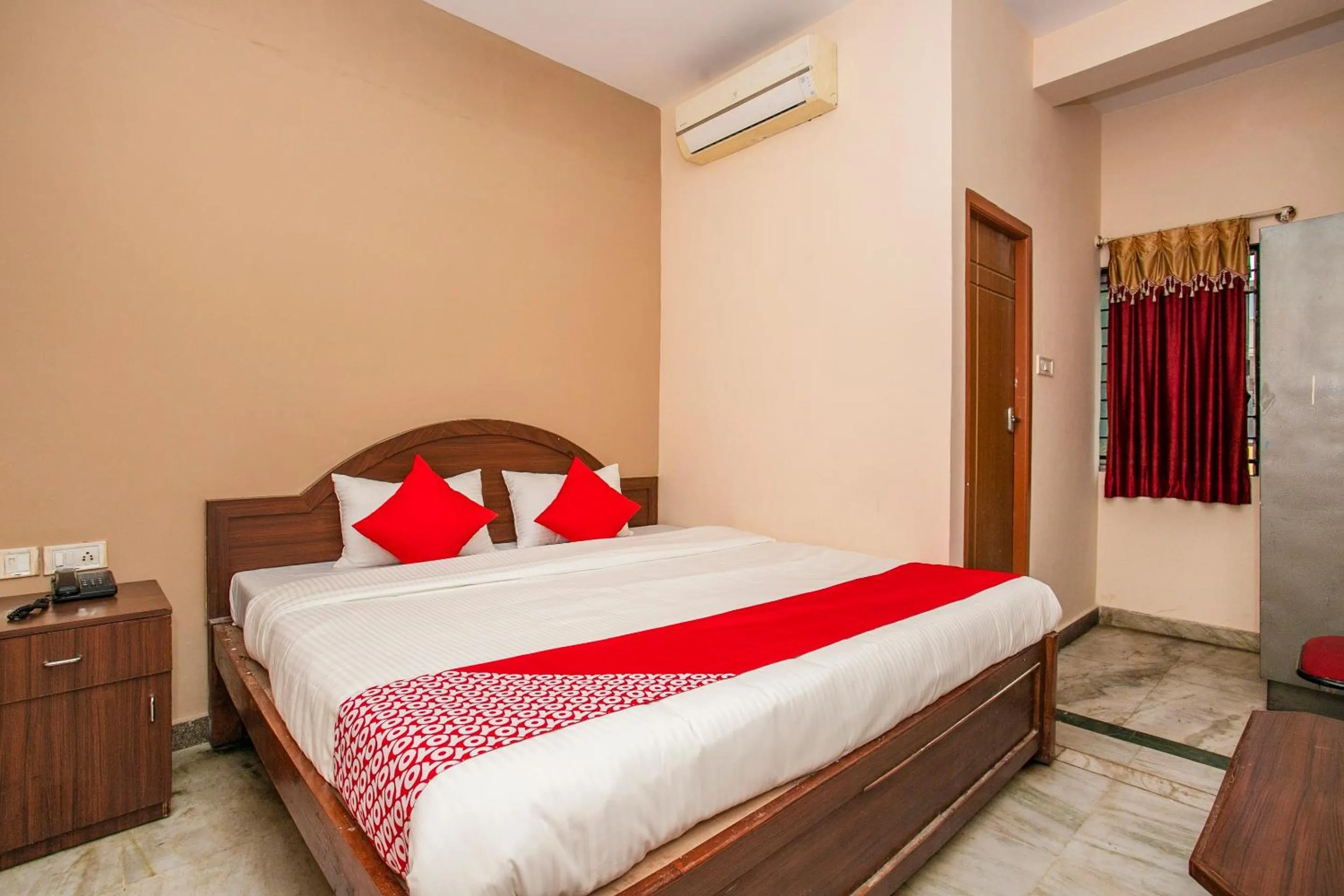 Bedroom, Bed in Hotel O Royal Residency Near Hare Krishna Hill