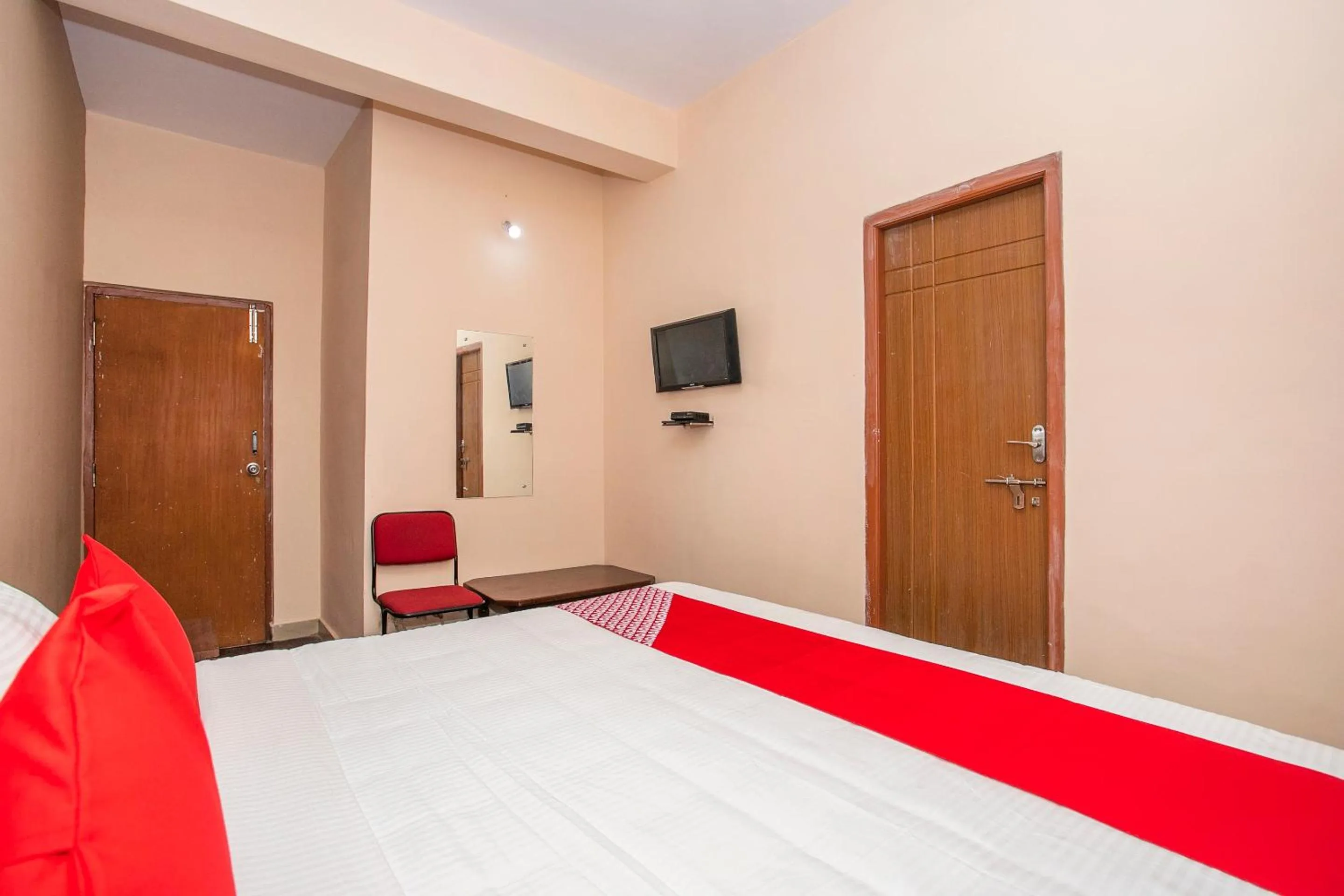 Bedroom, Bed in Hotel O Royal Residency Near Hare Krishna Hill