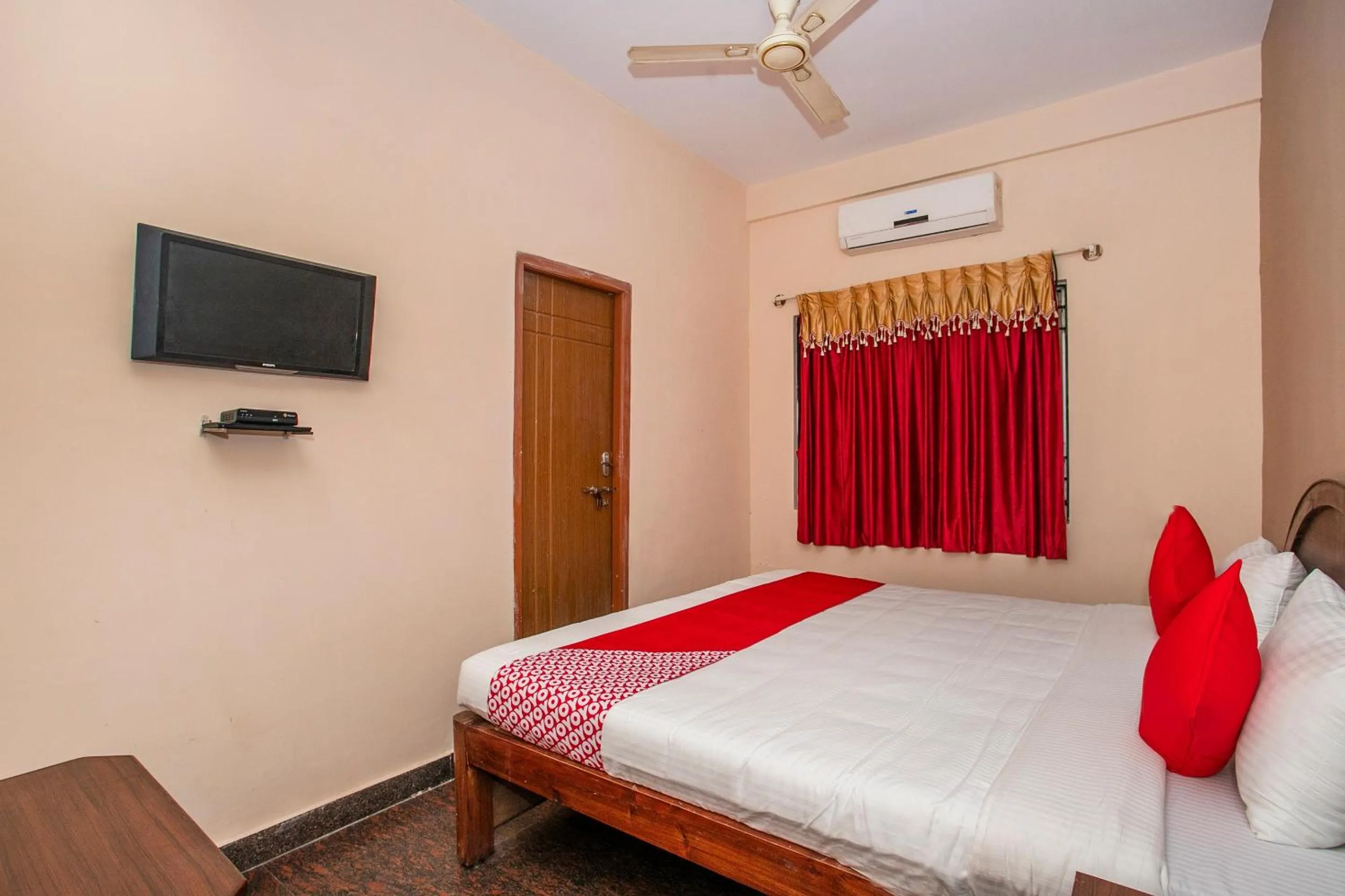 Bedroom, Bed in Hotel O Royal Residency Near Hare Krishna Hill
