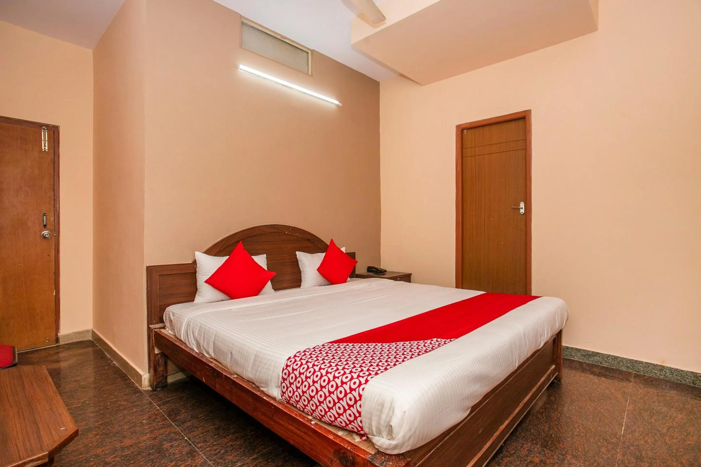 Bedroom, Bed in Hotel O Royal Residency Near Hare Krishna Hill