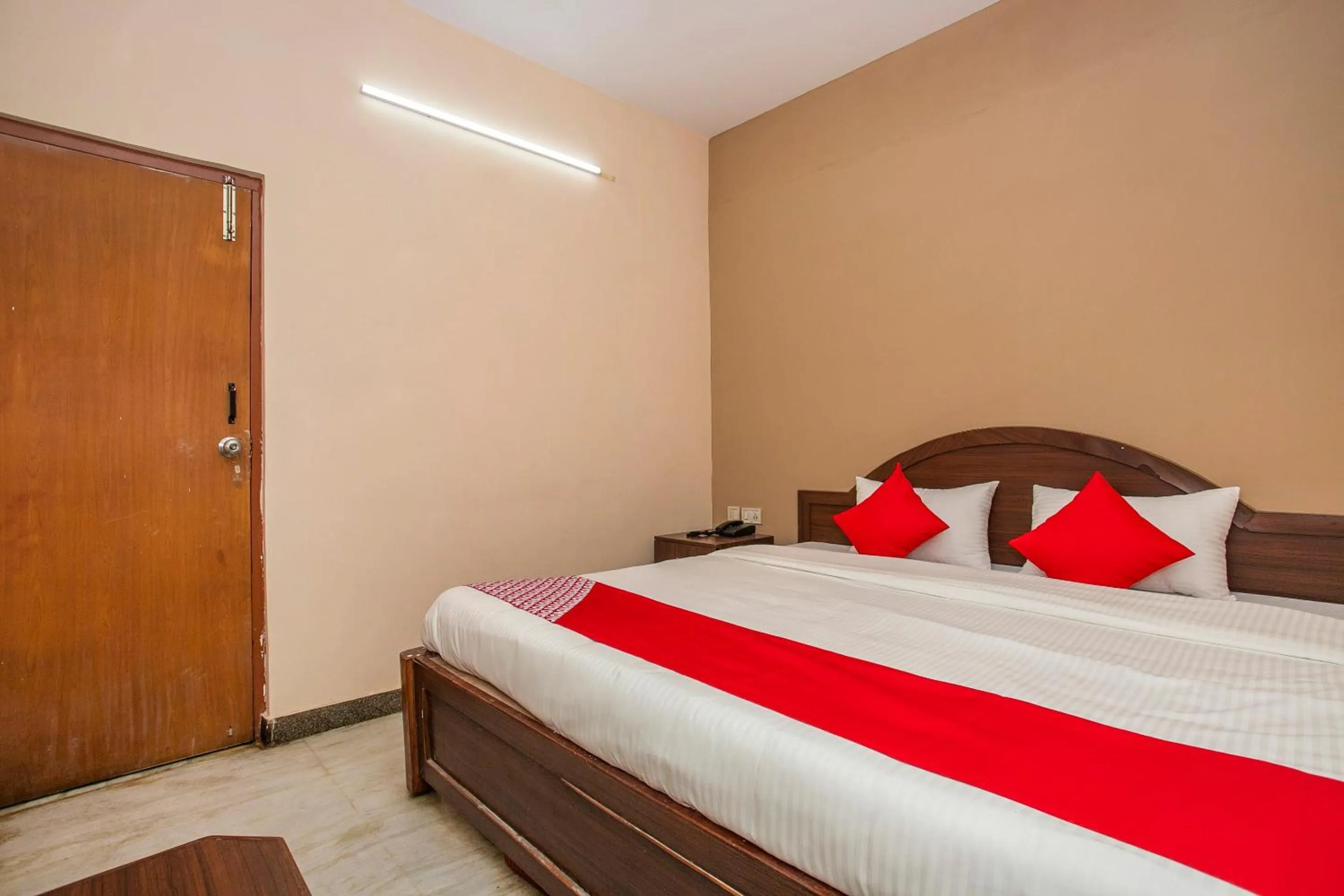 Bedroom, Bed in Hotel O Royal Residency Near Hare Krishna Hill