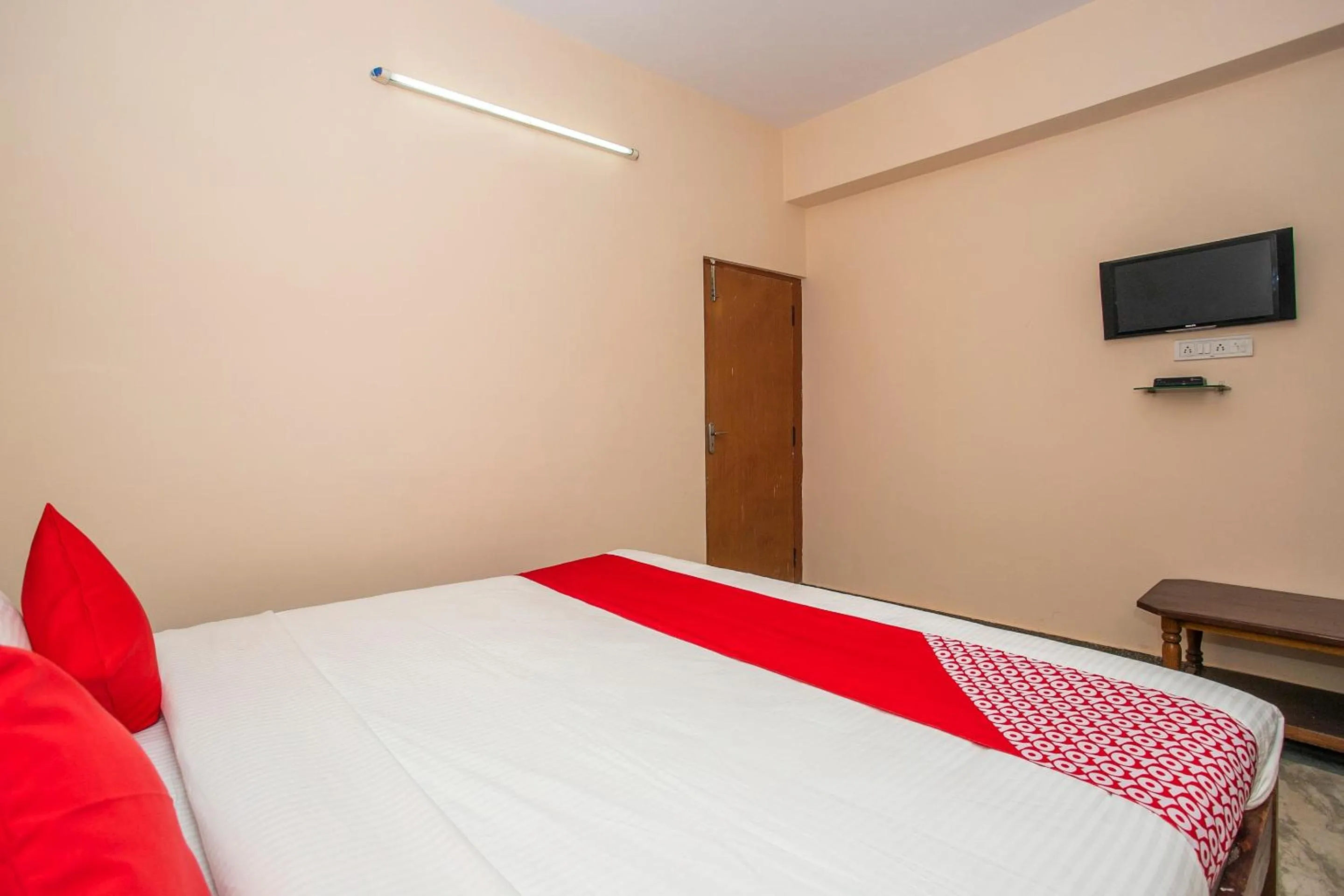 Bedroom, Bed in Hotel O Royal Residency Near Hare Krishna Hill
