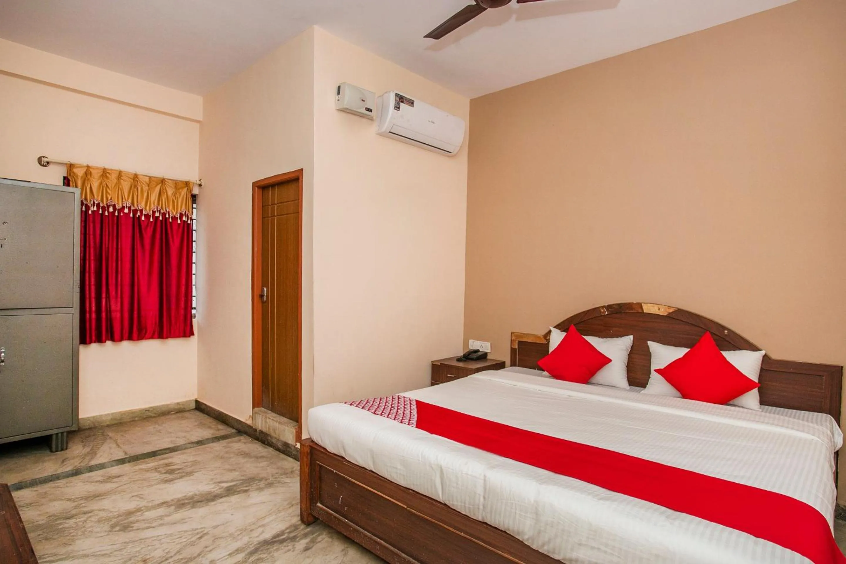 Bedroom, Bed in Hotel O Royal Residency Near Hare Krishna Hill