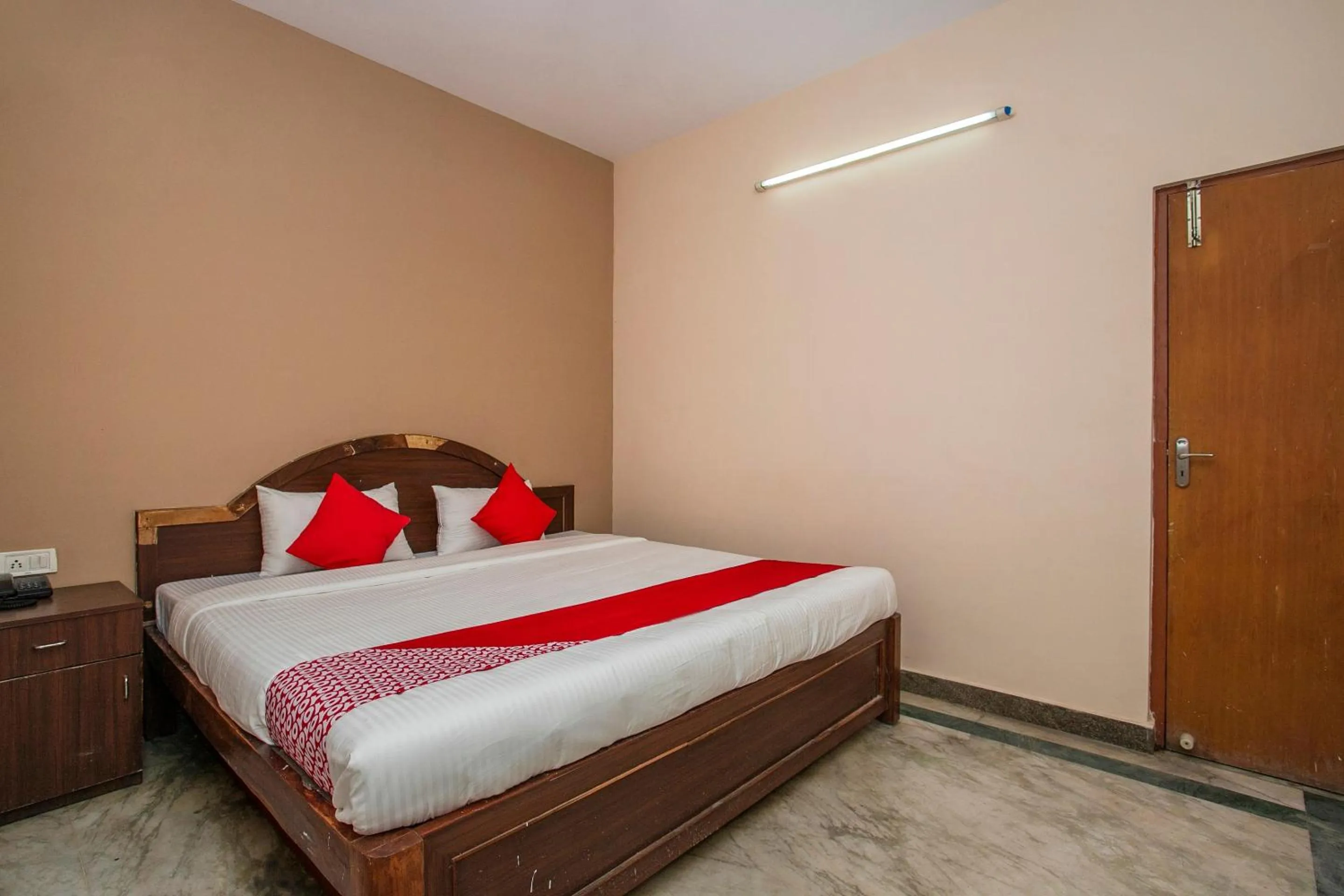 Bedroom, Bed in Hotel O Royal Residency Near Hare Krishna Hill