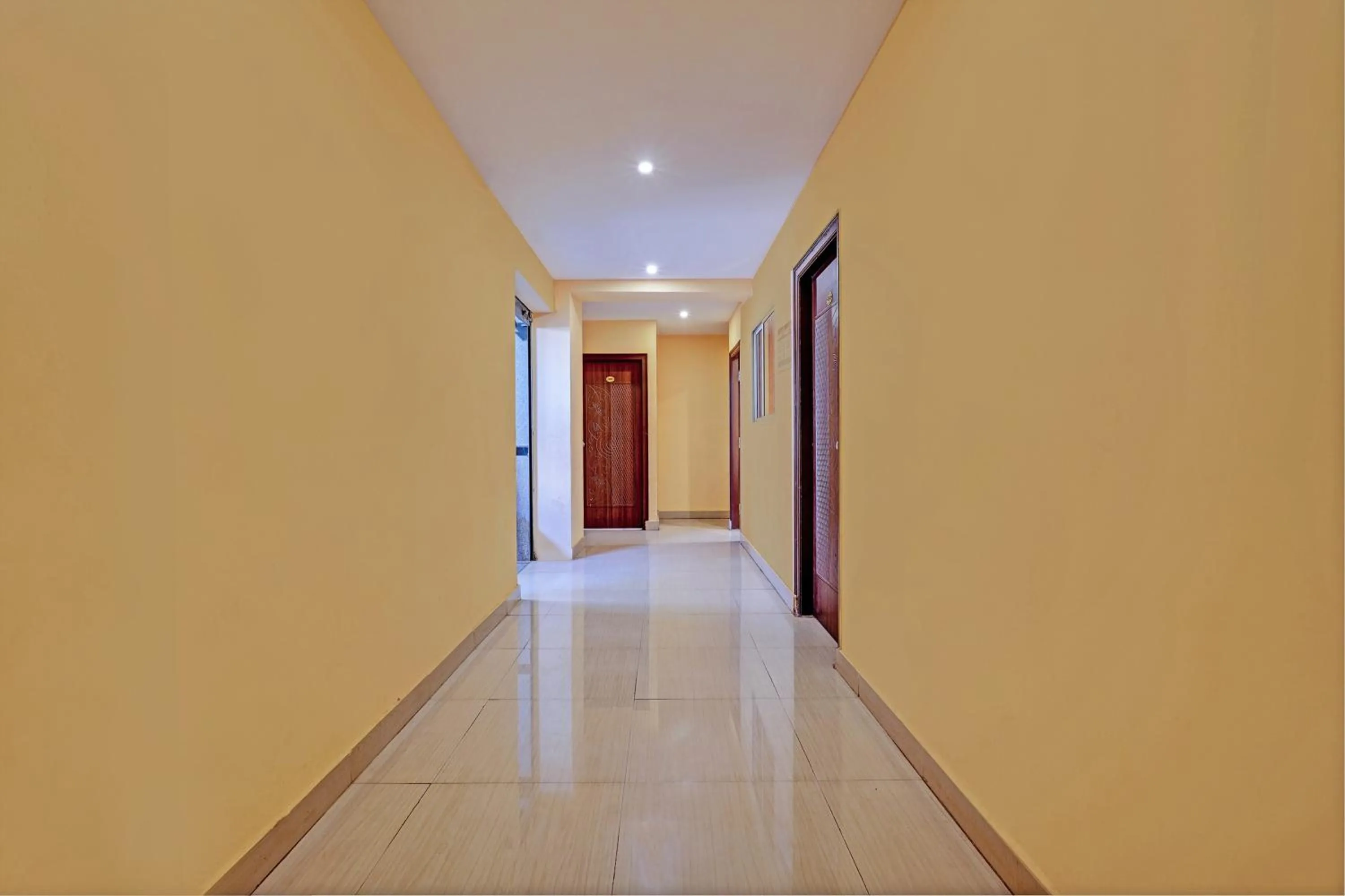 Lobby or reception in Hotel O Paradise Inn