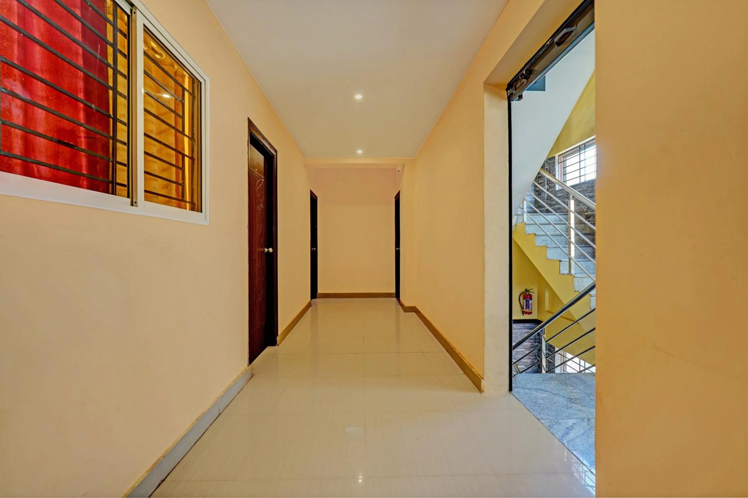 Lobby or reception in Hotel O Paradise Inn