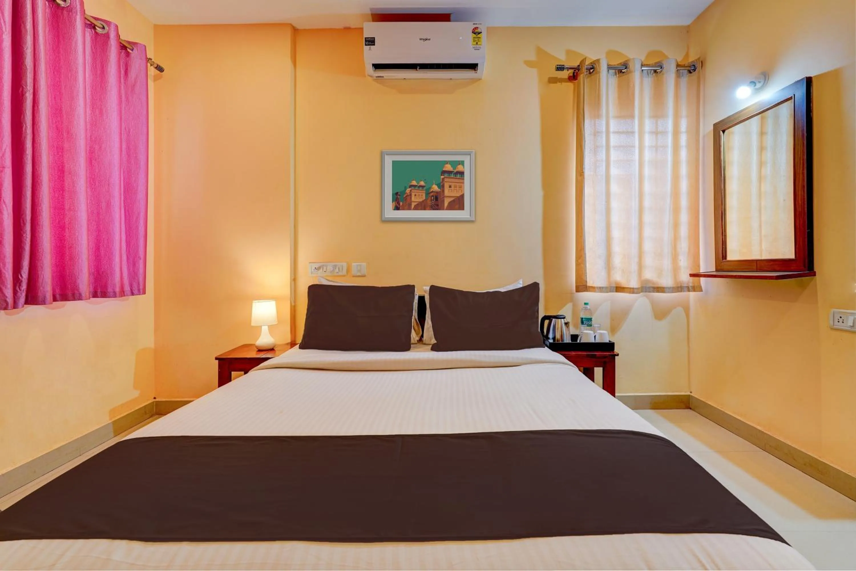 Bedroom, Bed in Hotel O Paradise Inn