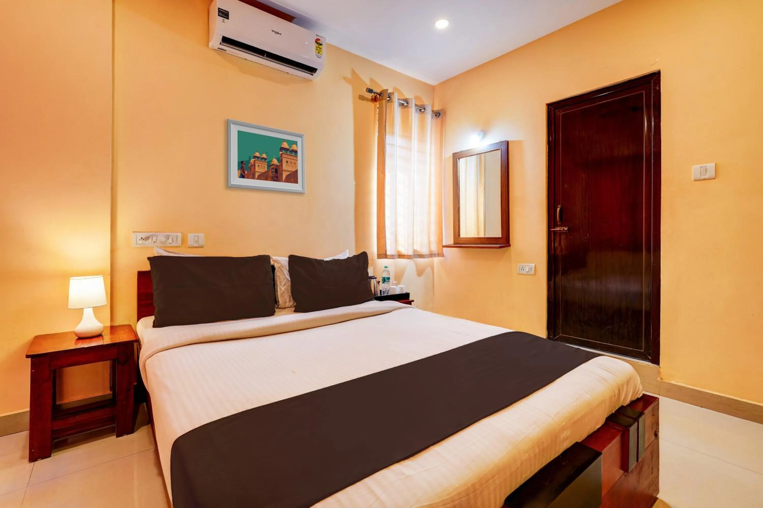 Bedroom, Bed in Hotel O Paradise Inn