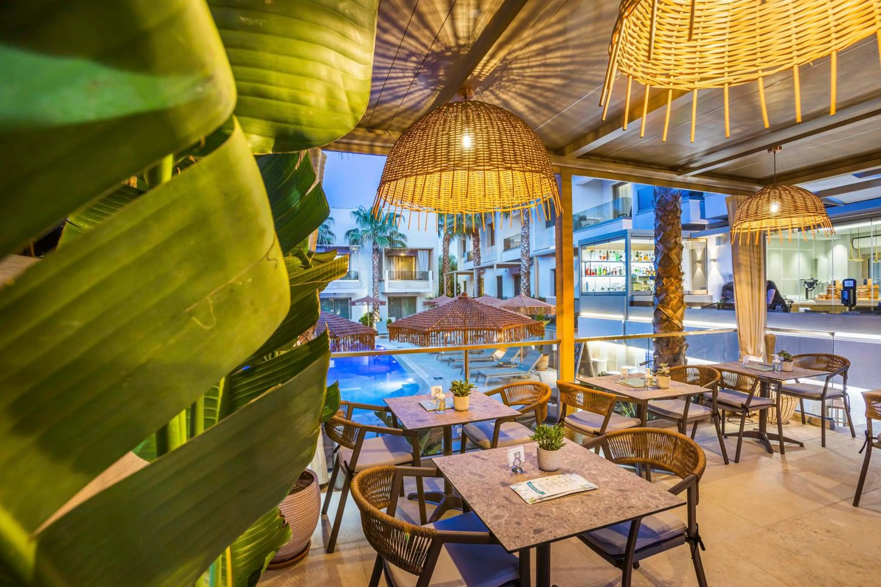 Restaurant/places to eat in Pefki Deluxe Residences