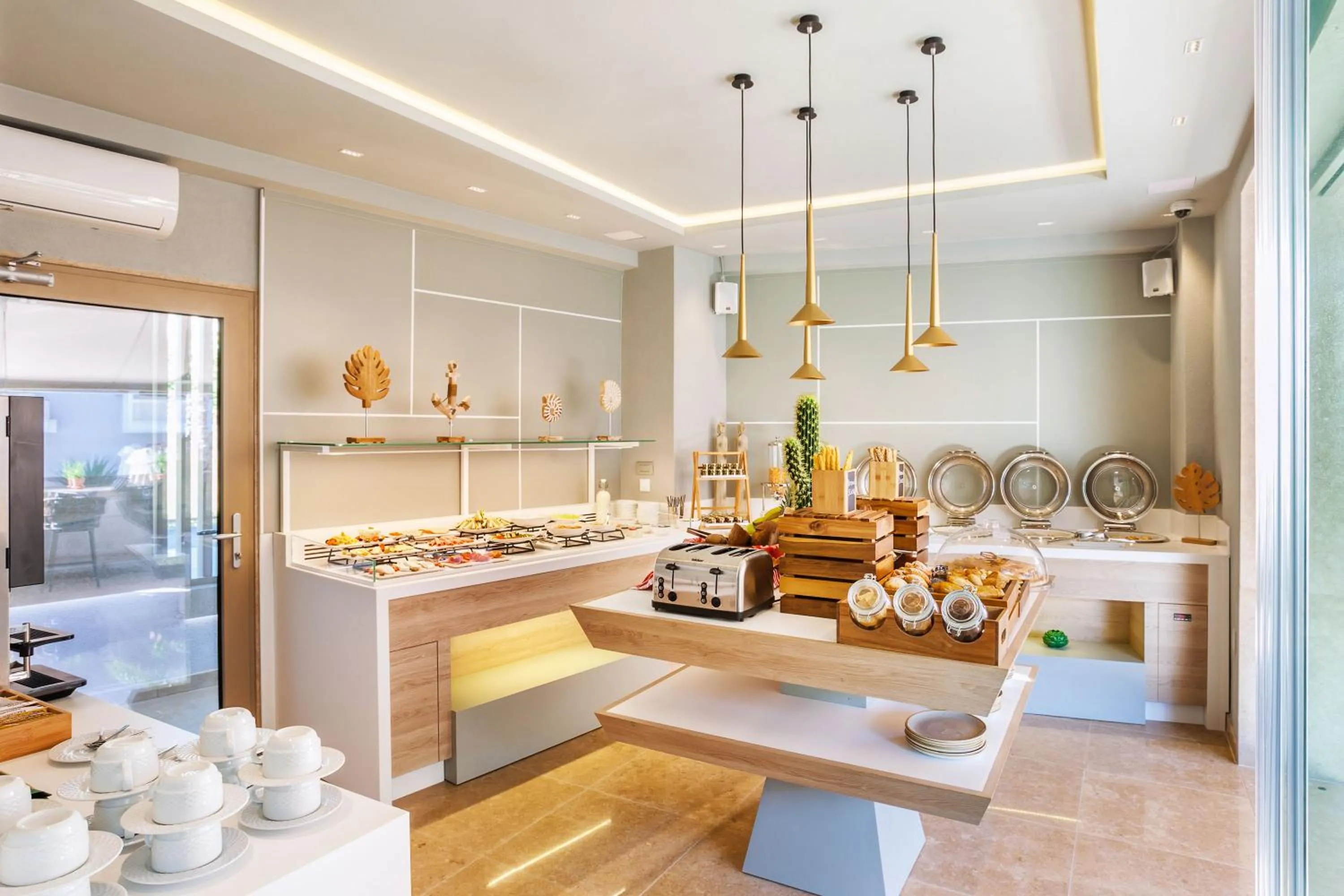 Restaurant/places to eat in Pefki Deluxe Residences