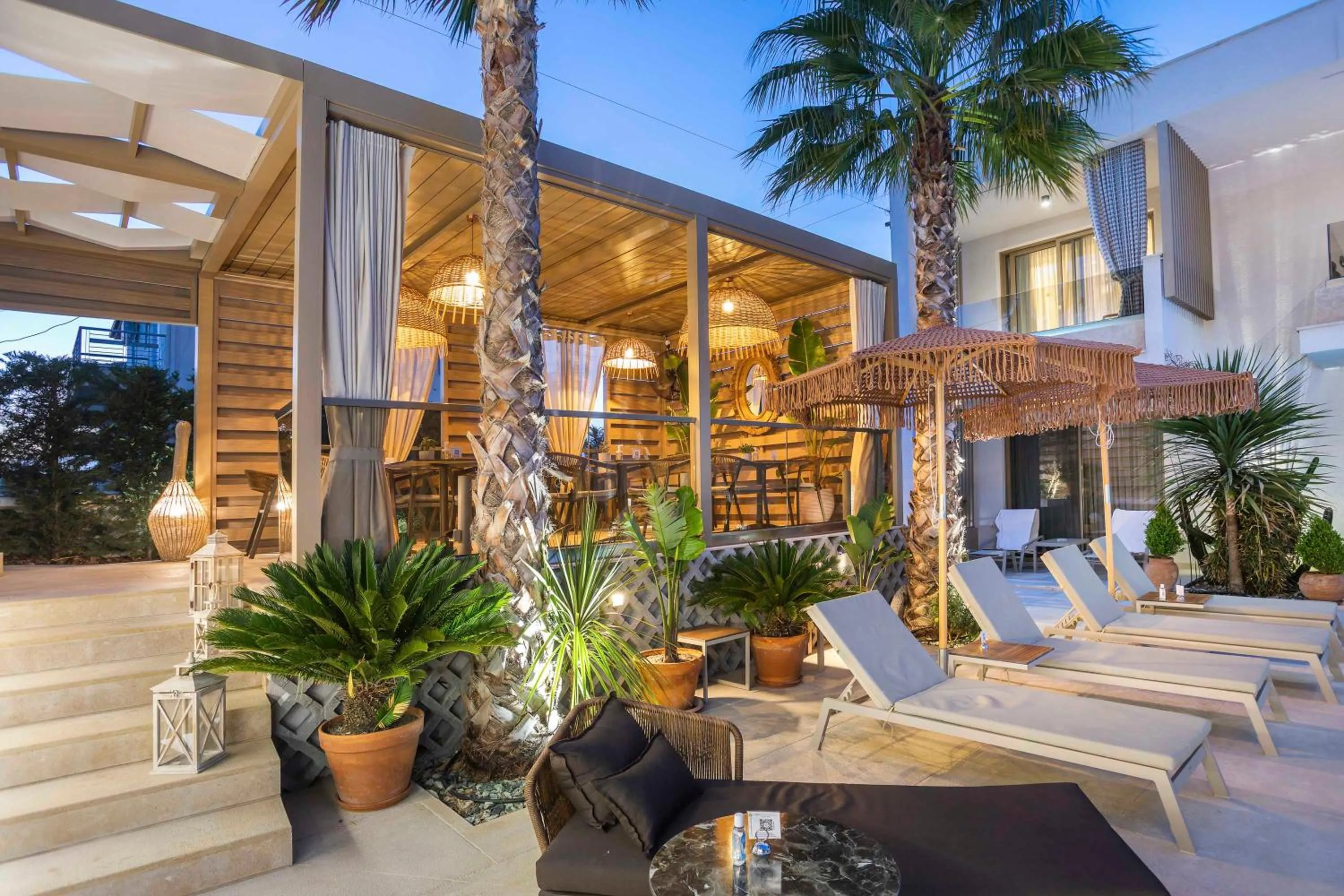 Swimming pool in Pefki Deluxe Residences