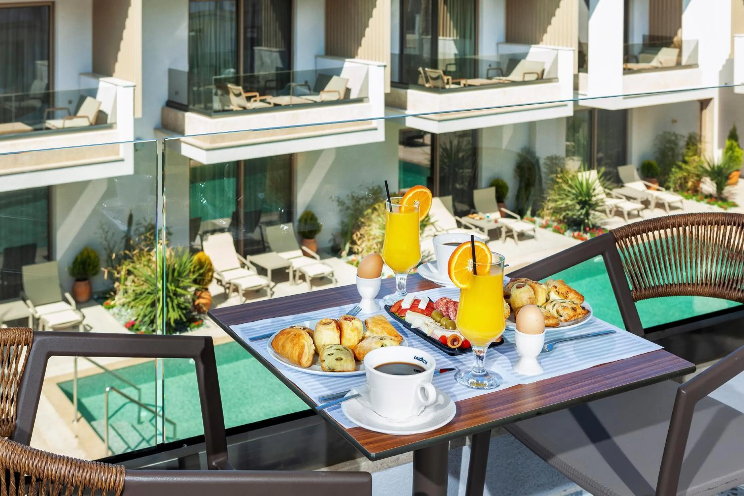 Breakfast in Pefki Deluxe Residences