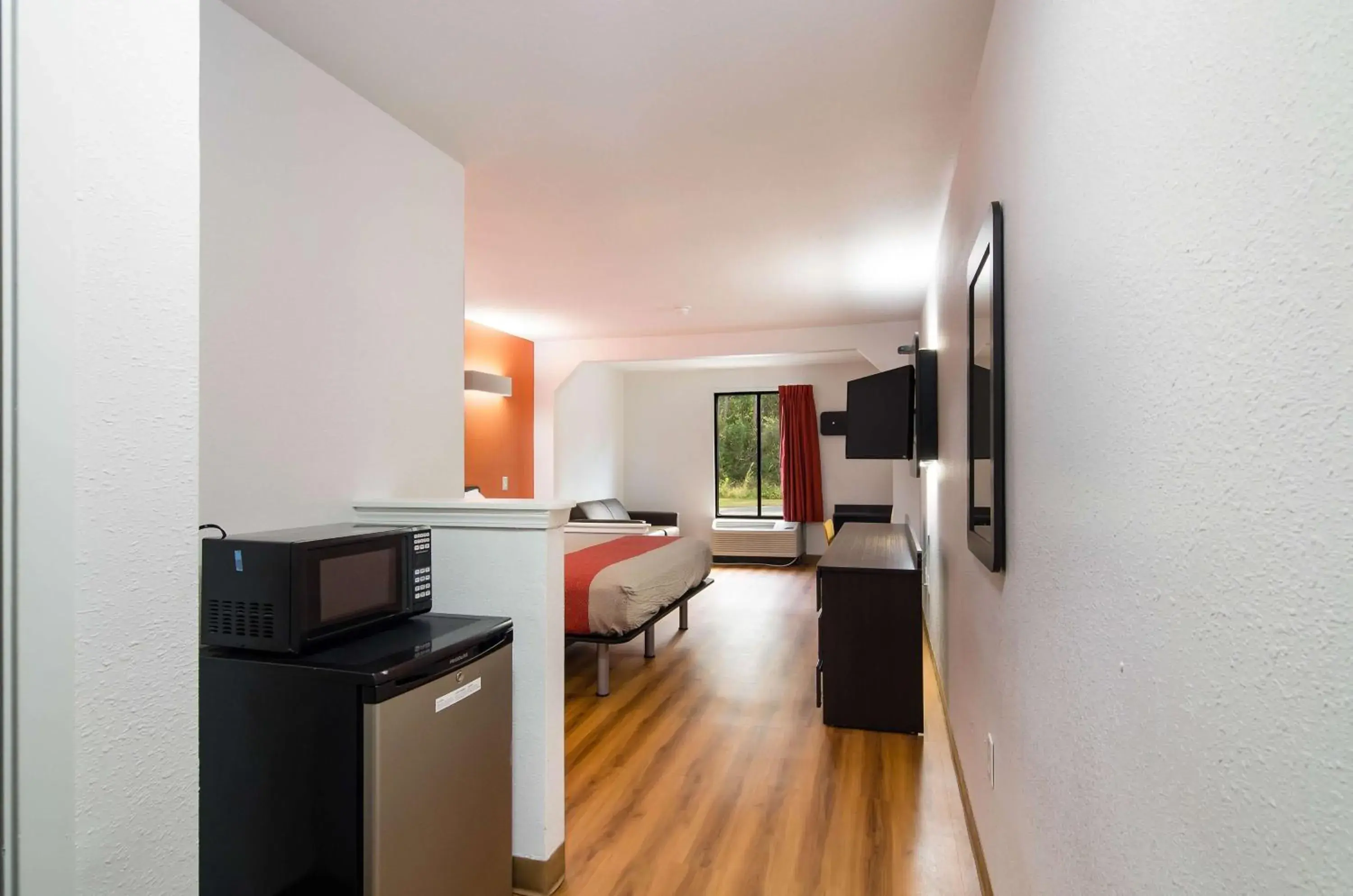 King Suite with Spa Bath - Non-Smoking in Motel 6 Moss Point, MS King Suite with Spa Bath - Non-Smoking in Motel 6 Moss Point, MS