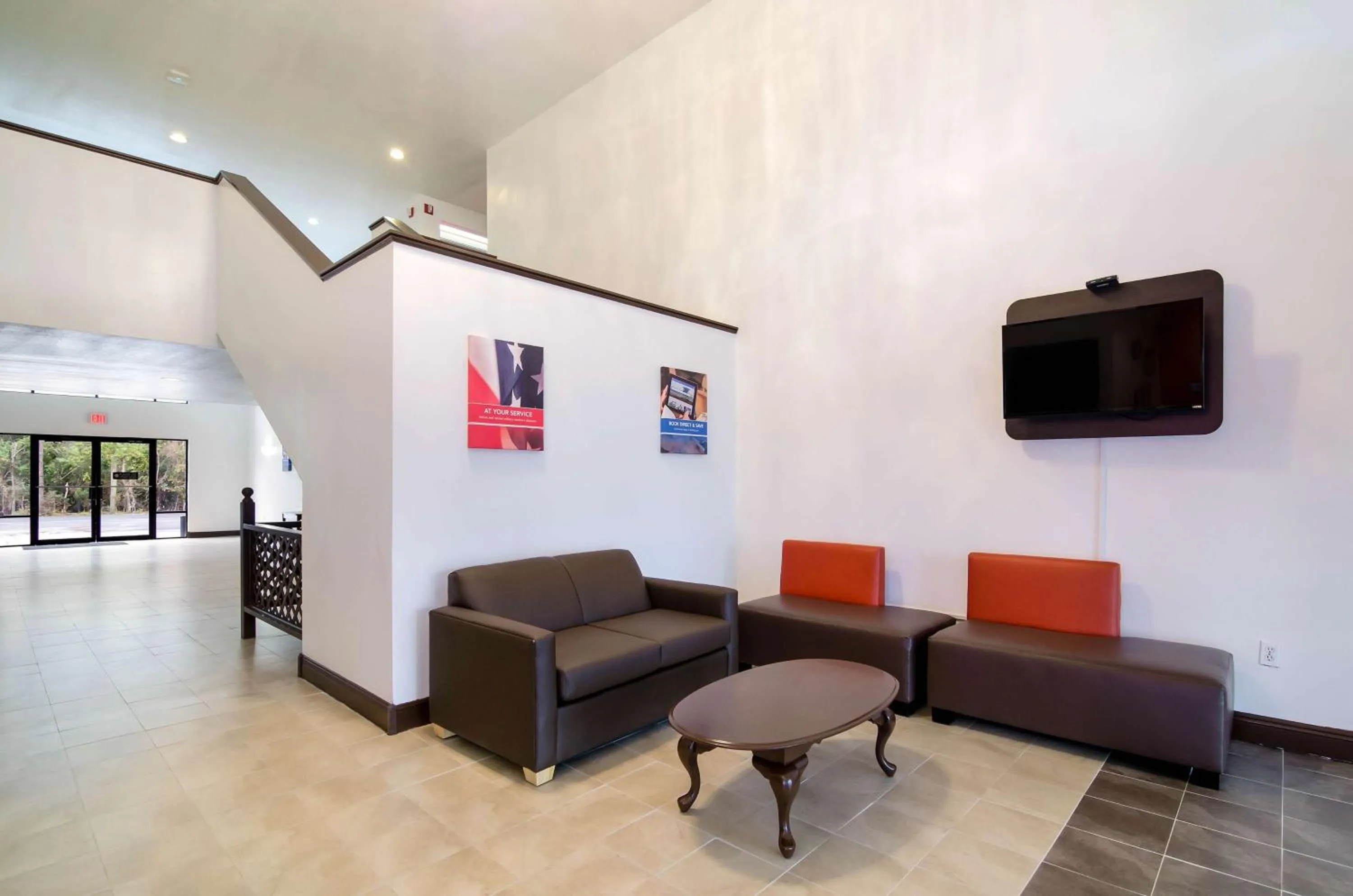 Communal lounge/ TV room in Motel 6 Moss Point, MS