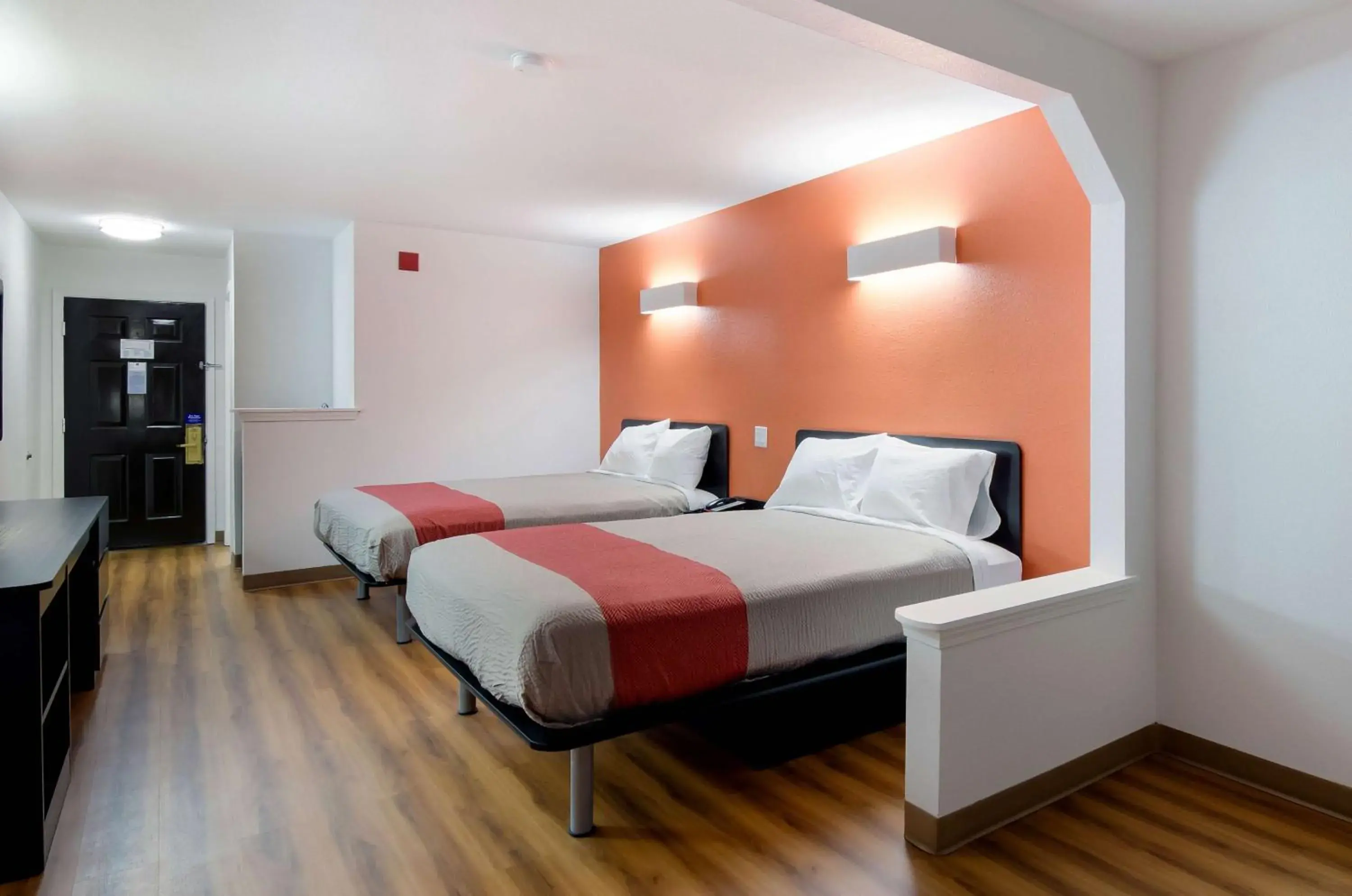 Queen Room with Two Queen Beds - Smoking in Motel 6 Moss Point, MS Queen Room with Two Queen Beds - Smoking in Motel 6 Moss Point, MS